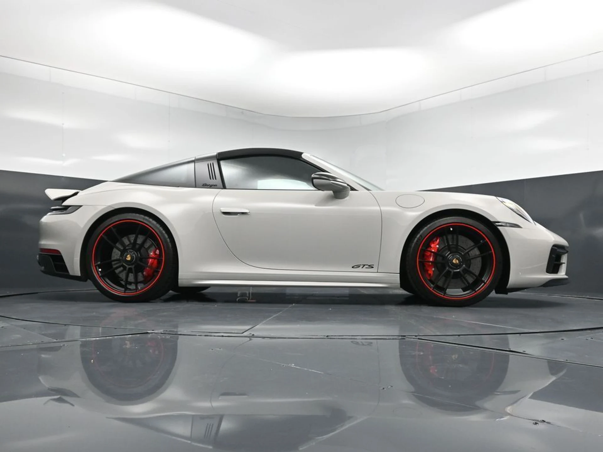 mph024_995254417_ae70000ce5924292011c5bfa721215eax_0d45c43549