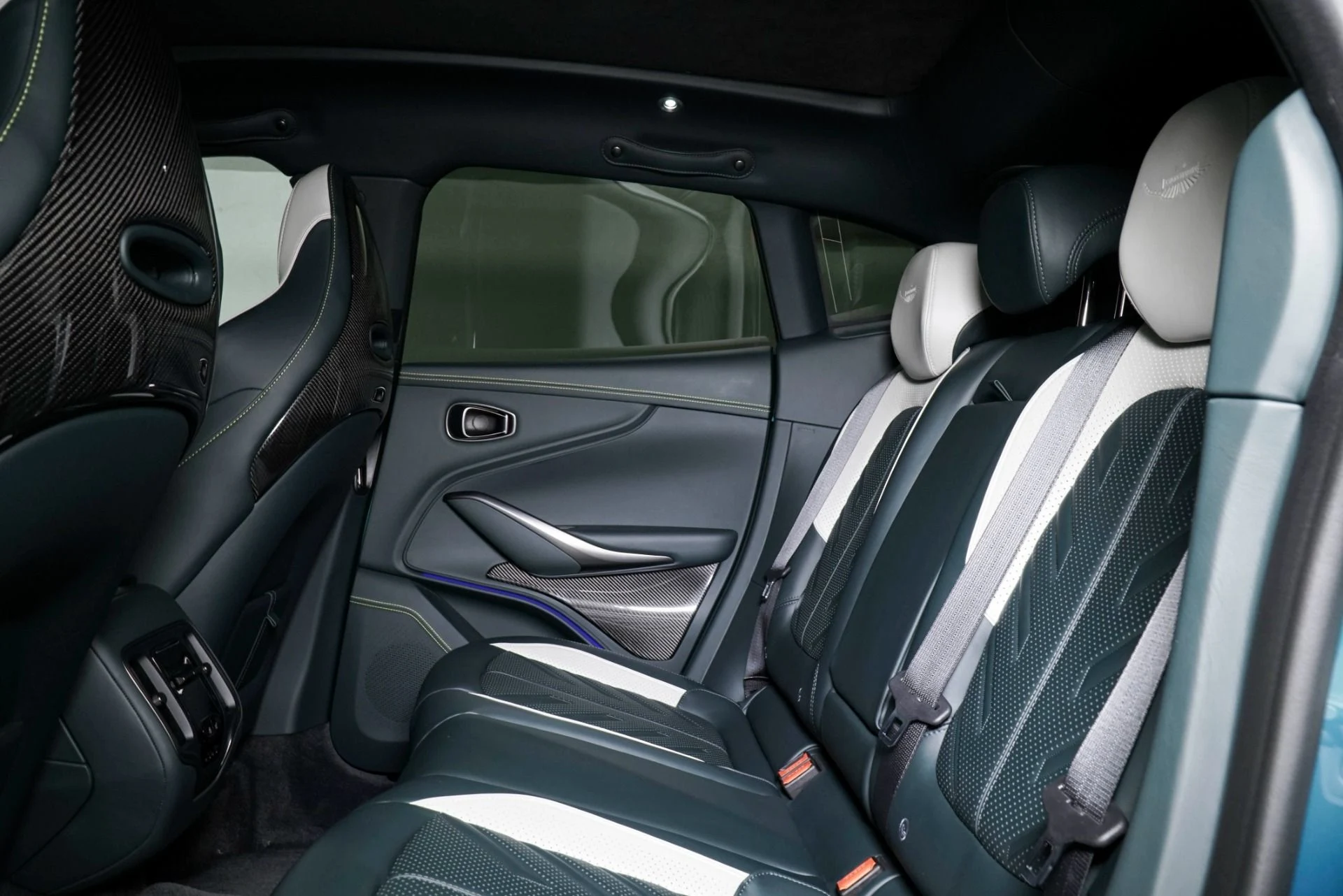 mph024_998632331_New_2026_Aston_Martin_DBX_S_1768416197_167249d368