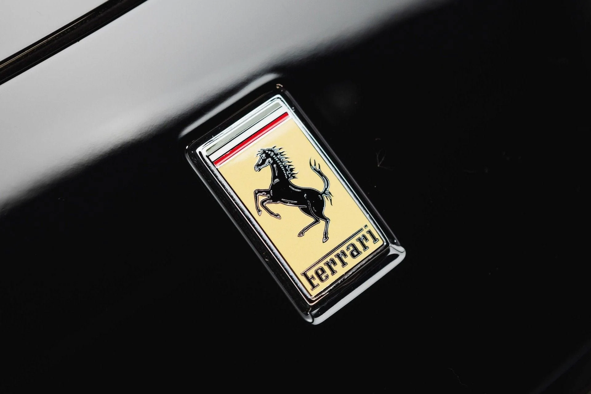 mph025_1001514860_Used_2024_Ferrari_Roma_Spider_1777350134_a2af560c2b