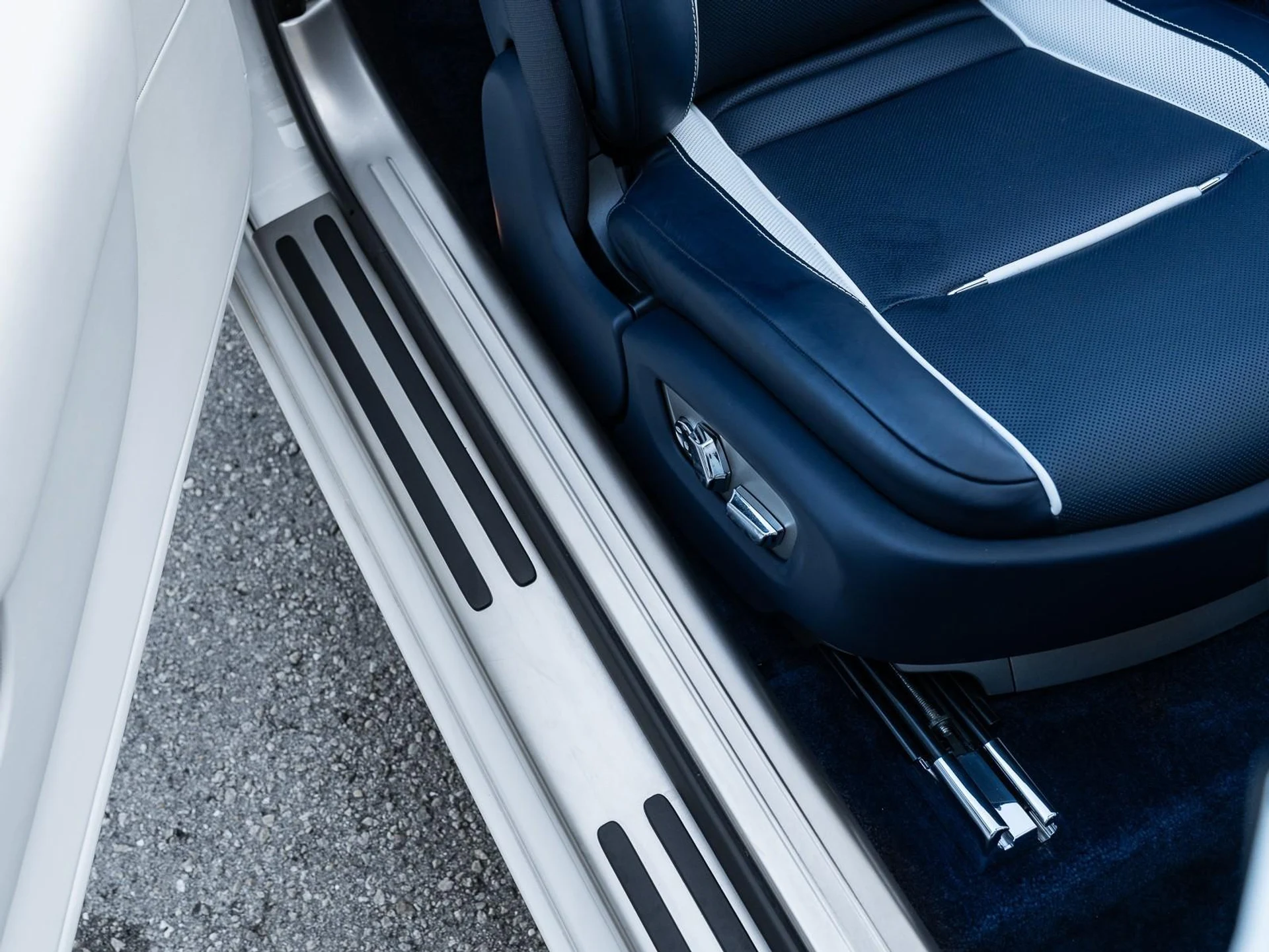 mph025_1005082889_Used_2019_Rolls_Royce_Dawn_1761832869_13816f782e