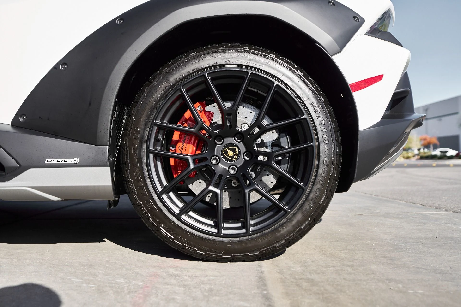 mph025_1007352299_Used_2023_Lamborghini_Huracan_Base_1764123559_58e7546d11