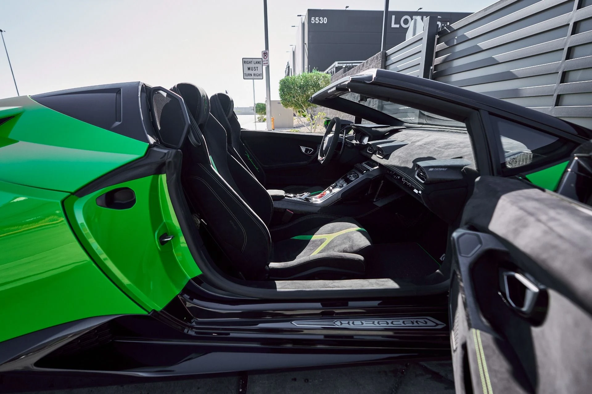 mph025_1007875553_Used_2019_Lamborghini_Huracan_Performante_Spyder_1764058279_673336217d