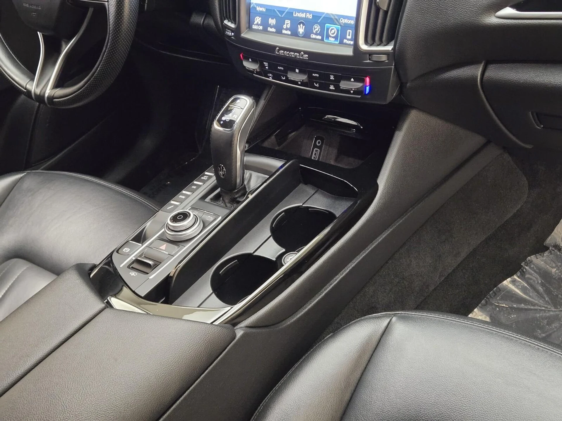 mph025_1010351755_Used_2020_Maserati_Levante_1753941249_6588b04929