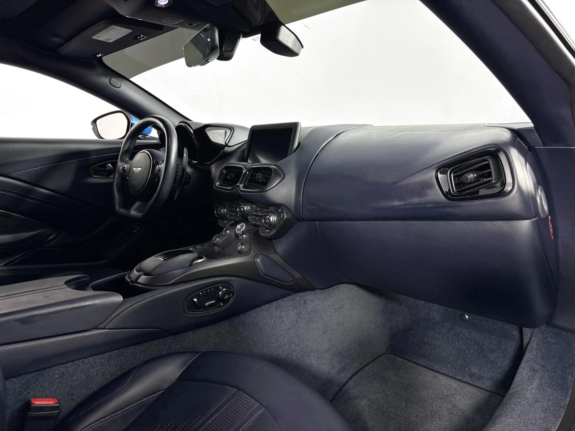mph025_1015606017_Used_2019_Aston_Martin_Vantage_1784071673_5ec9ddcced