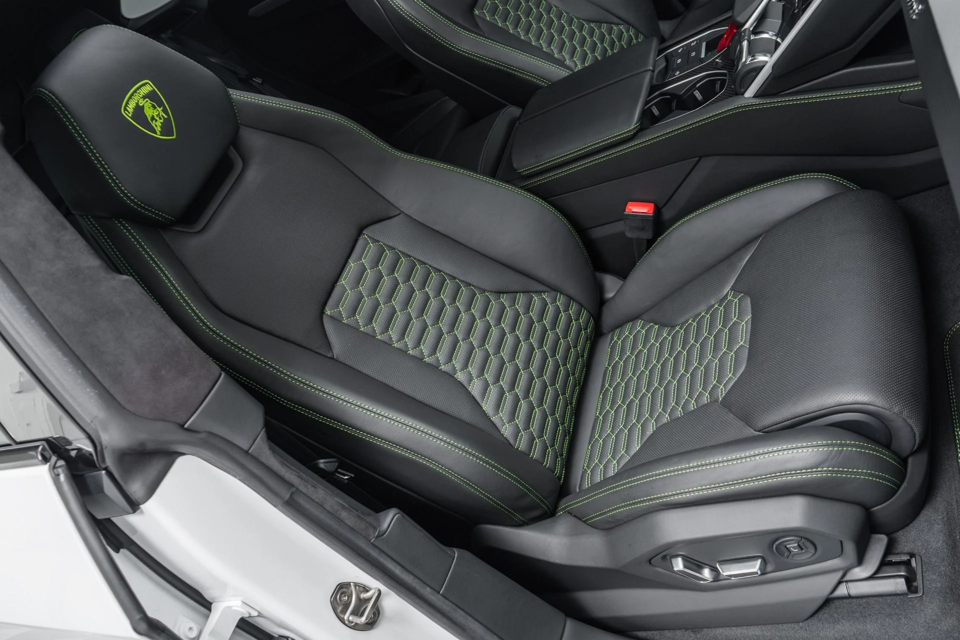 mph025_1015654282_Used_2021_Lamborghini_Urus_Q_Citura_interior_Ventilated_Front_Seats_with_Massage_1772724519_a543304d73