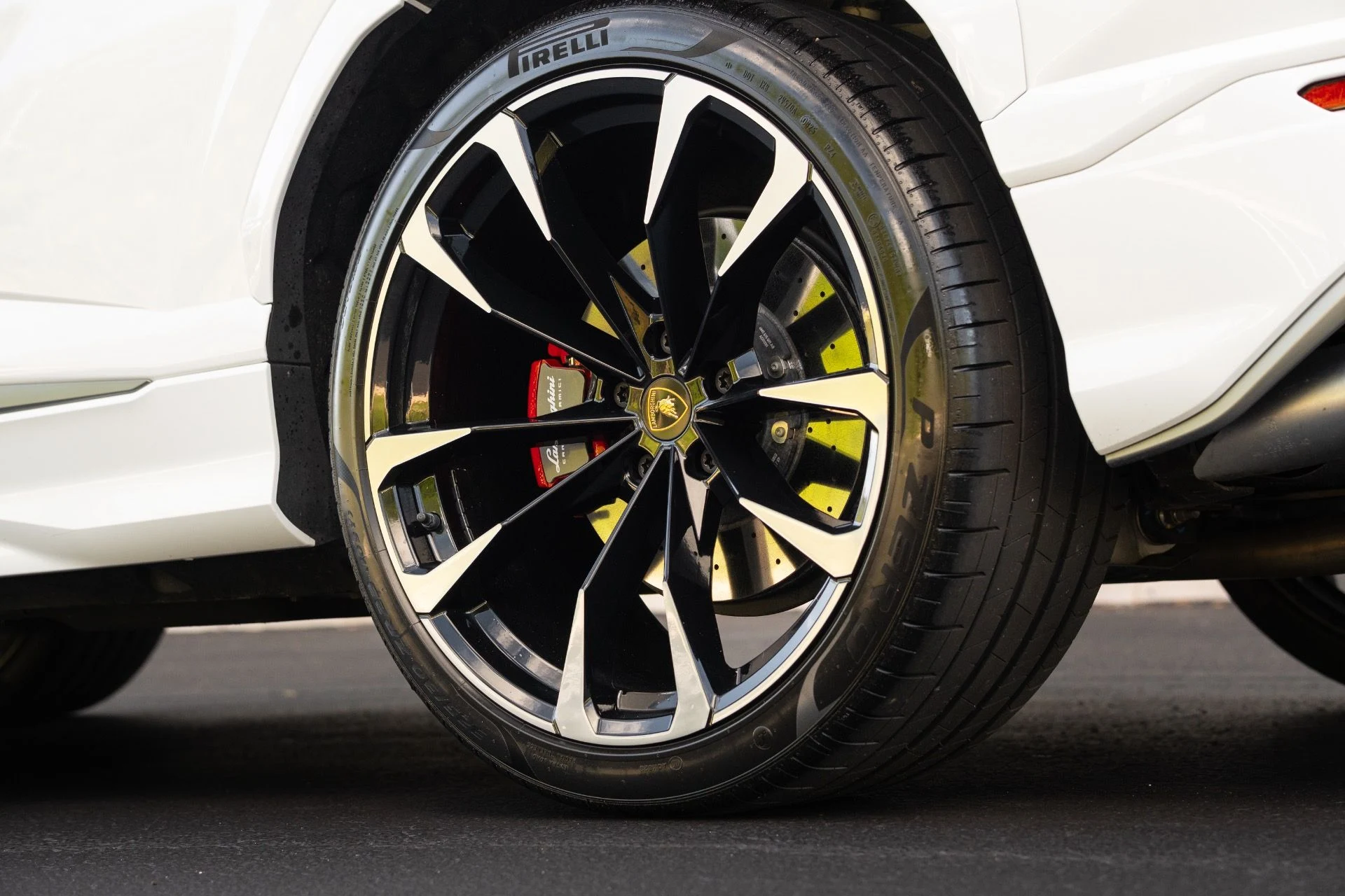 mph025_1022028045_Used_2022_Lamborghini_Urus_1778780626_a5287ef96c