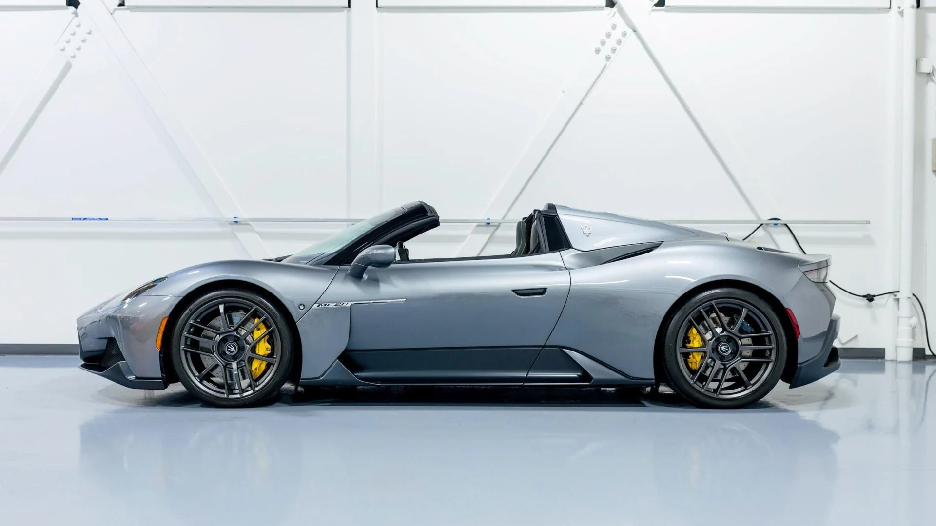mph025_102337054_Used_2023_Ferrari_296_GTS_Base_1785785010_5d00c396e1