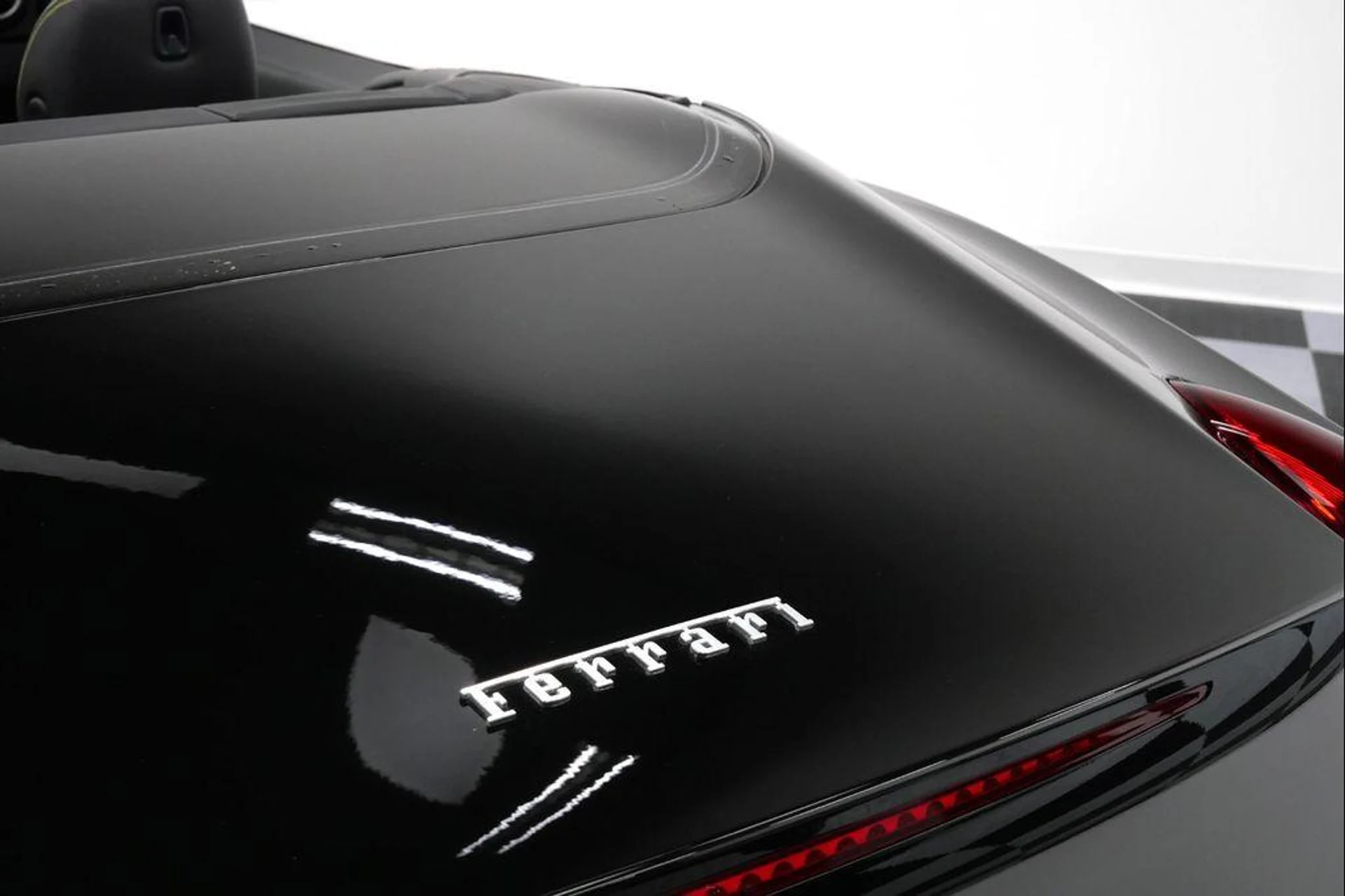 mph025_1027481186_EJC_2_Pe_Ndiu5_S_Hng_D_Dxm_W8x_RM_Tv_Q_320680e675