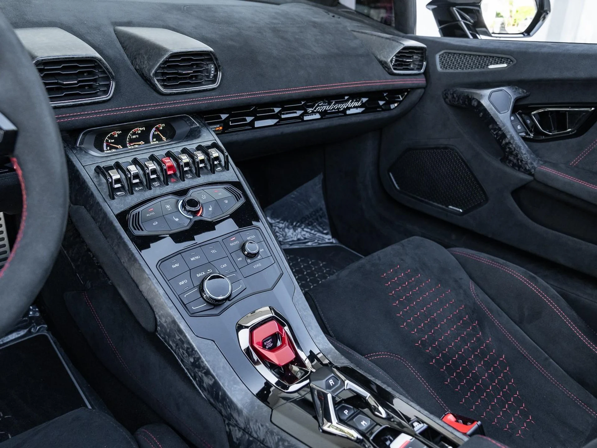 mph025_1028787277_Used_2018_Lamborghini_Huracan_Performante_Spyder_1761599151_15a35a3c6f