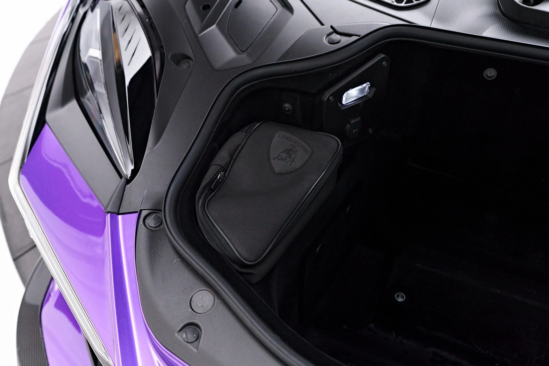mph025_1036723155_Used_2024_Lamborghini_Revuelto_Base_1756862227_2a021866fd
