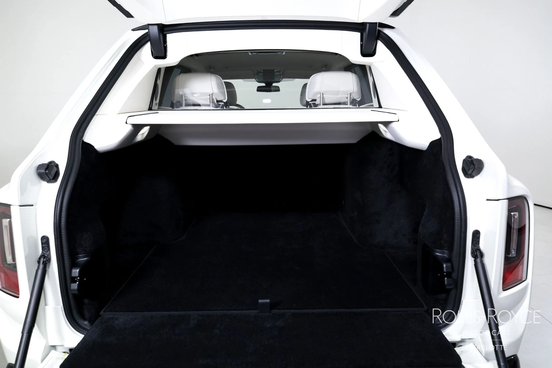 mph025_1042652236_Used_2026_Rolls_Royce_Cullinan_1769450617_b311e5429e