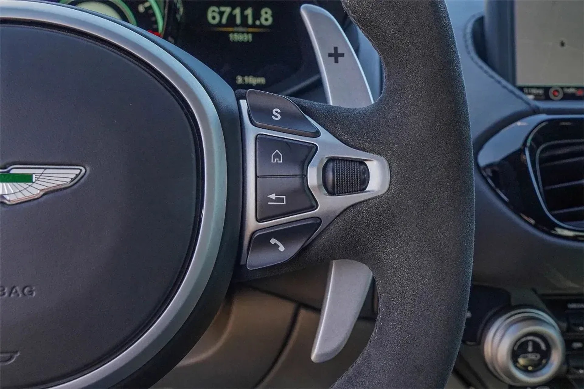 mph025_1042781872_b5f81de4d9144e8db4f6d55a11a3d98a_37492ae045