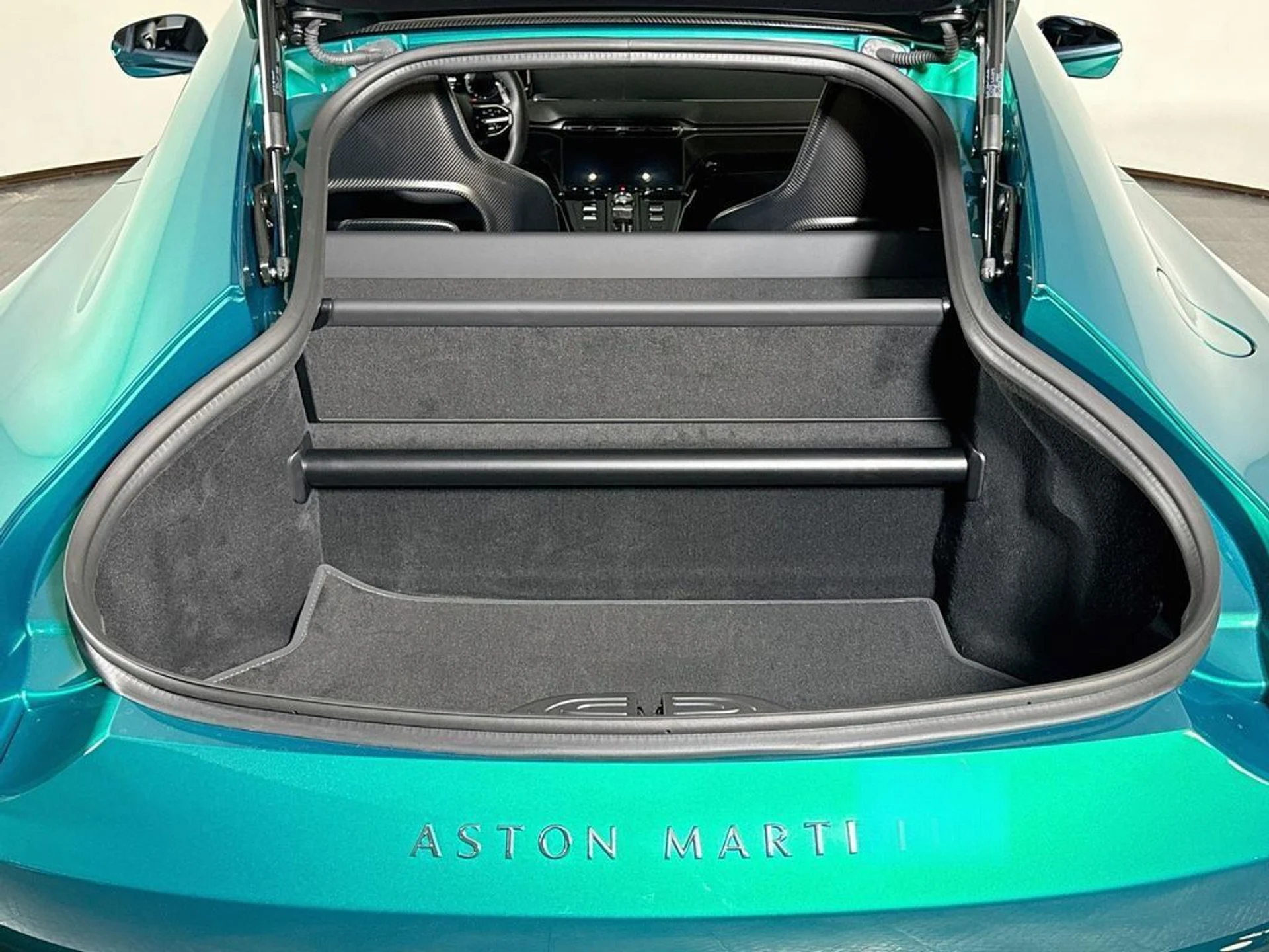 mph025_1042909201_new_2026_aston_martin_vantage_scoupe_11350_23067124_26_1024_a3fa946257