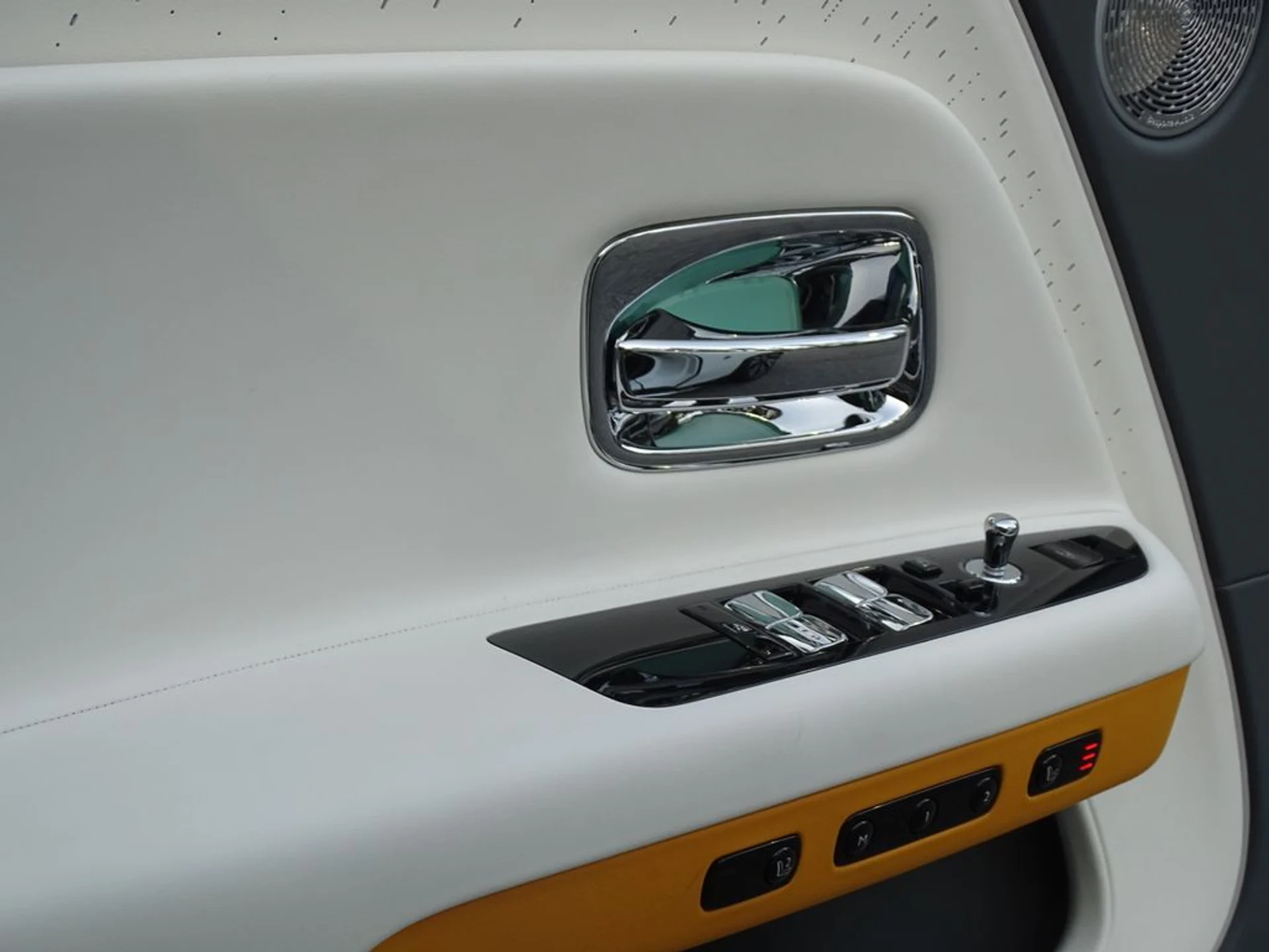 mph025_1044733901_156d9a1dbdd5e81805b0ea18d93a53cfx_cb39c01cbe