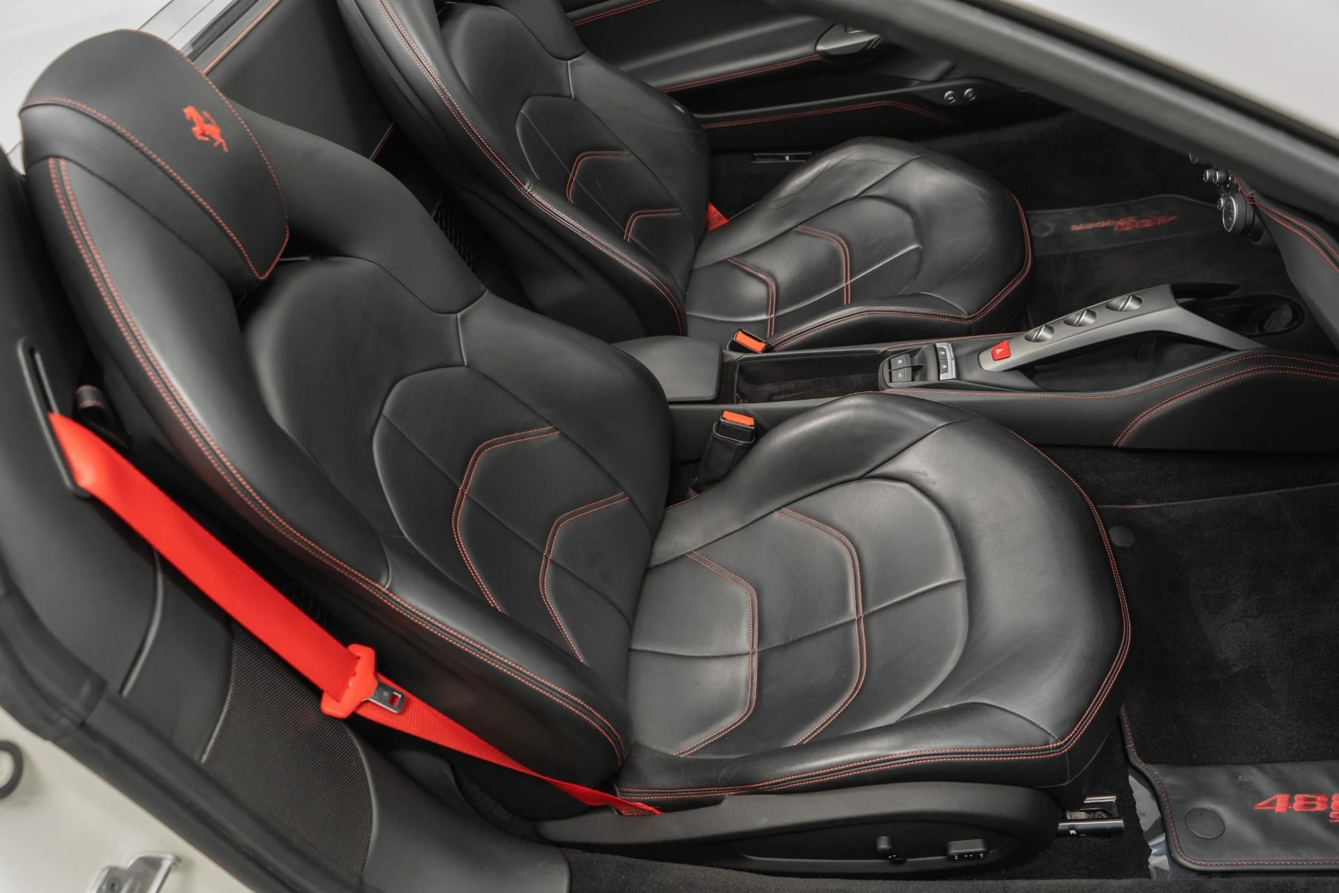 mph025_1050367525_Used_2017_Ferrari_488_Spider_1761946233_9ef969164d