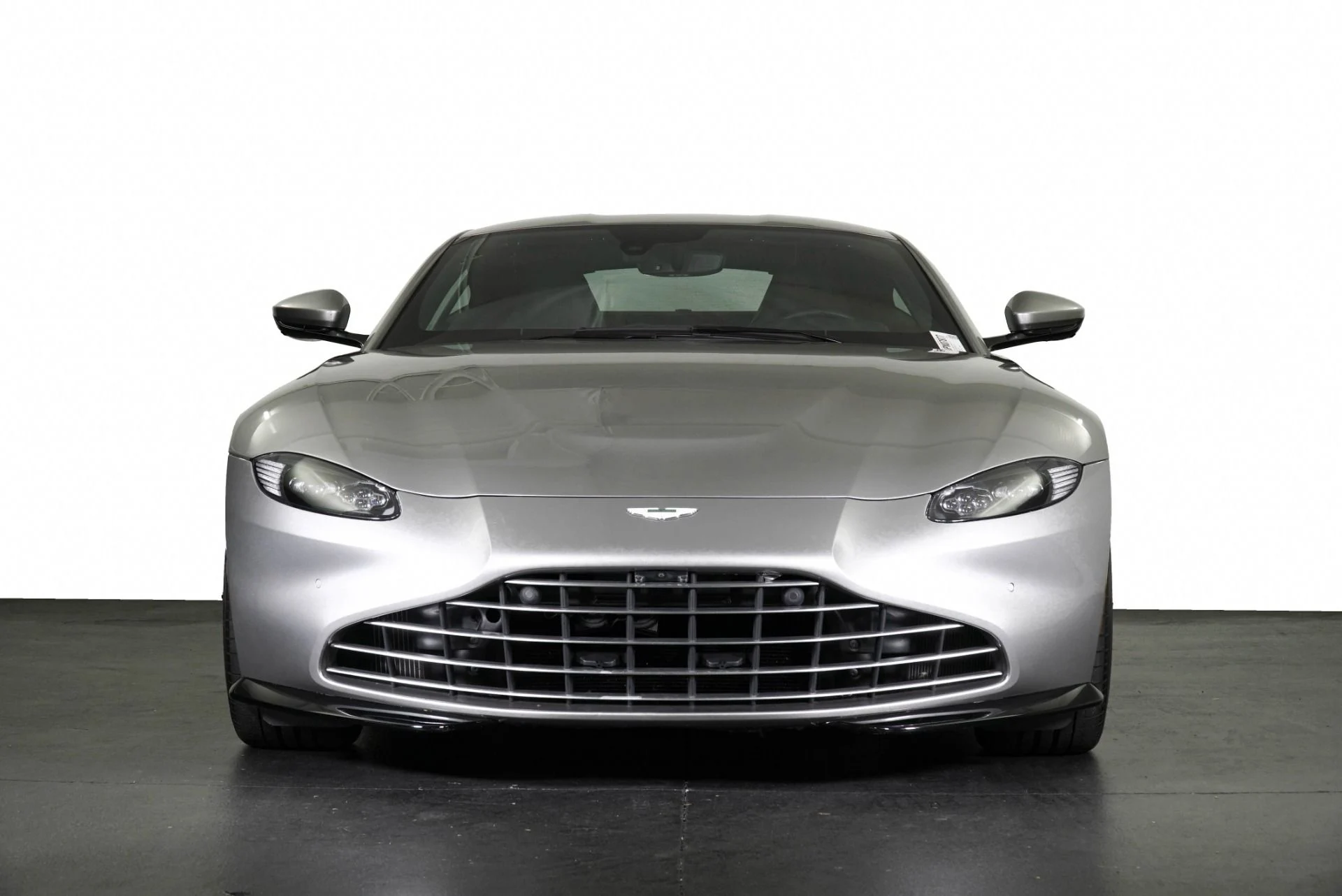 mph025_1052409504_Used_2023_Aston_Martin_Vantage_1770366808_3683baa867