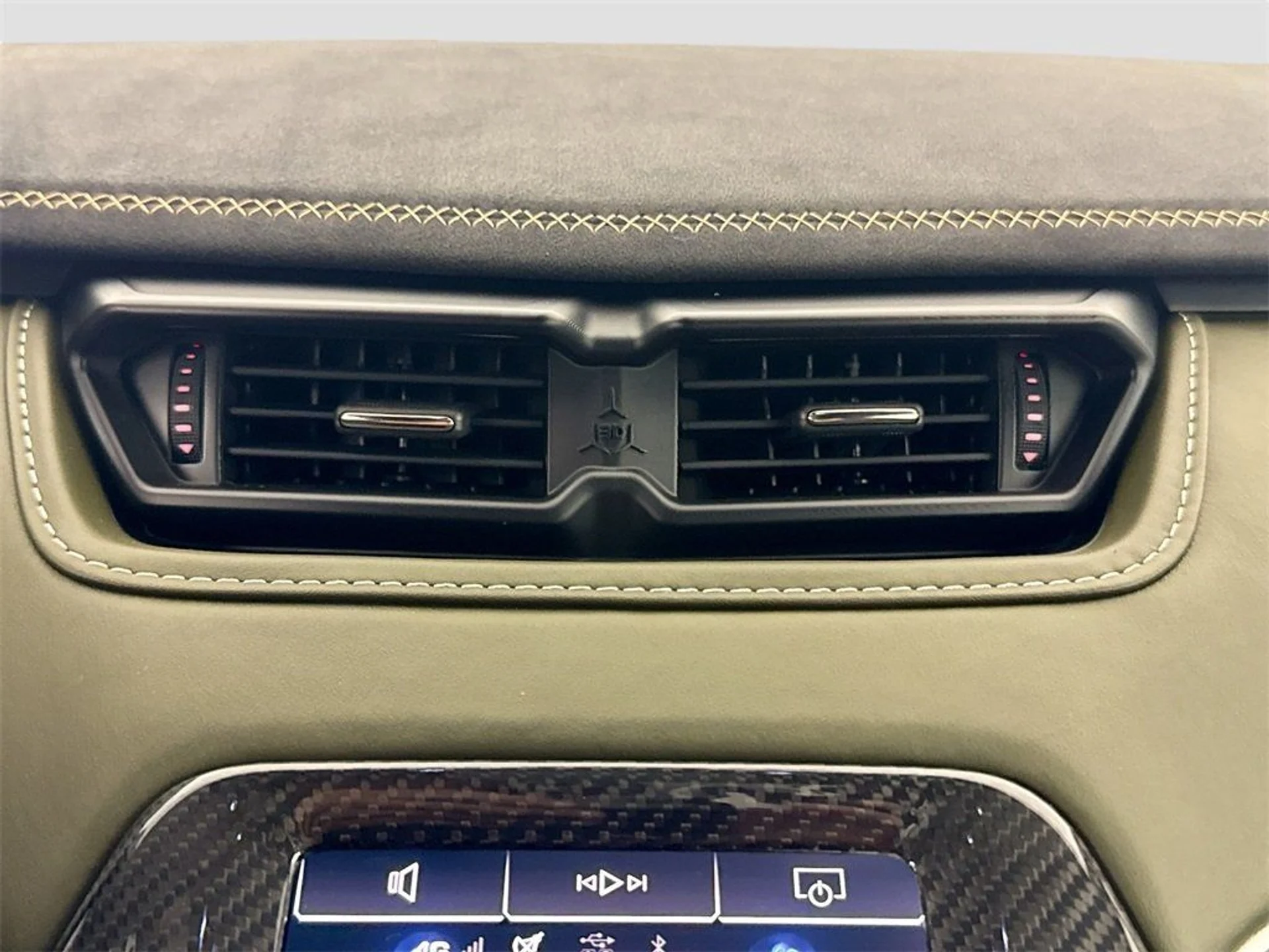 mph025_1054219729_a227839833cf8201bd36a55c6de78314_87ef574c55