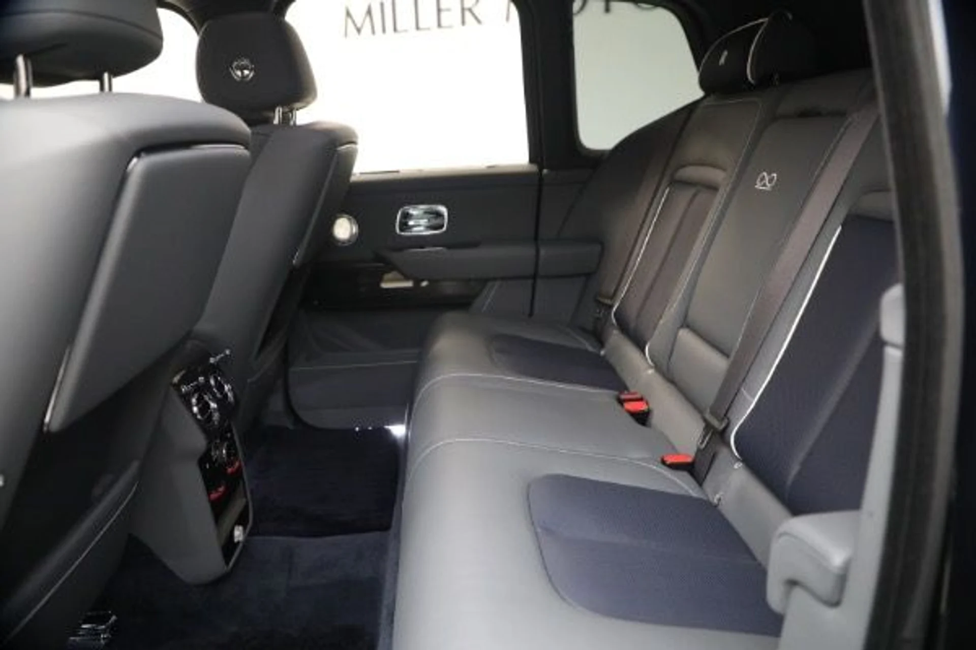 mph025_1056187845_Used_2025_Rolls_Royce_Black_Badge_Cullinan_e46073c469