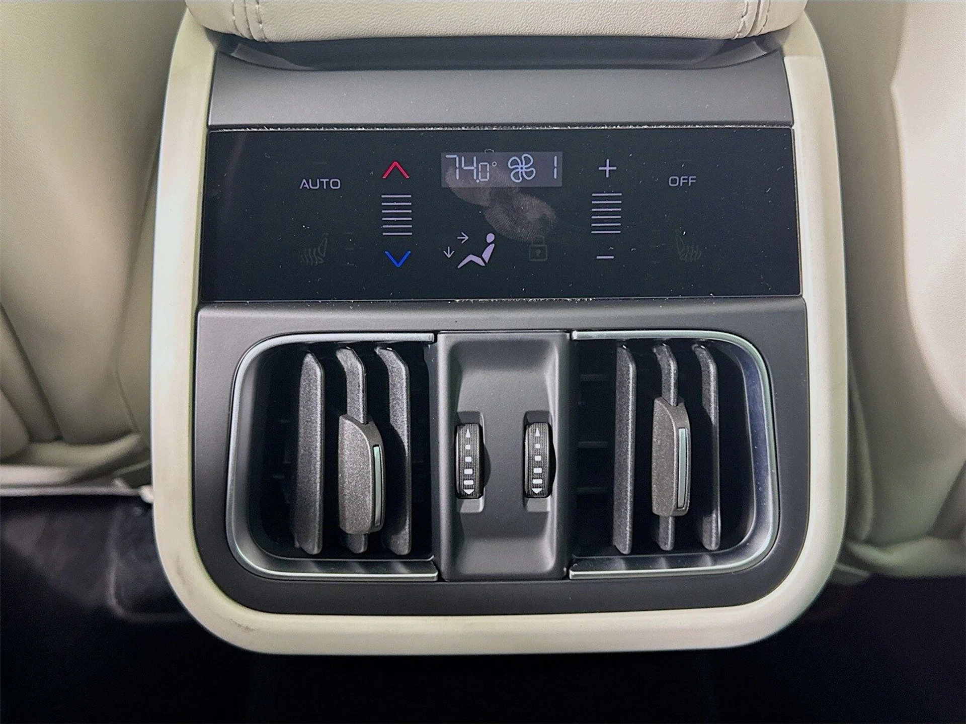 mph025_1064222939_4d062183914ba11bdb62c6d08d0c1ed7x_2bb42769af