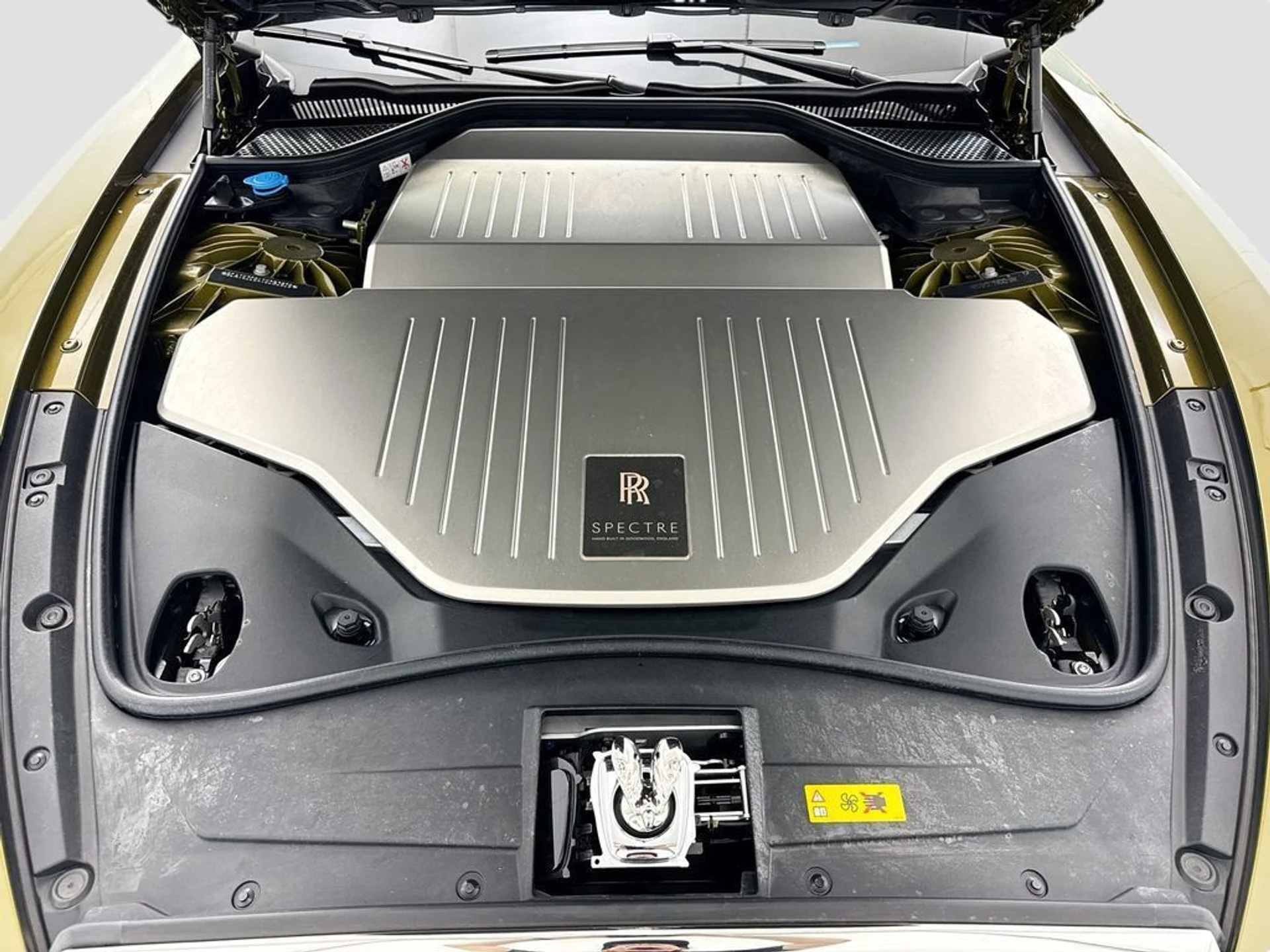 mph025_1065647480_used_2026_rolls_royce_spectre_coupe_8119_23019329_26_1024_b85a962e94
