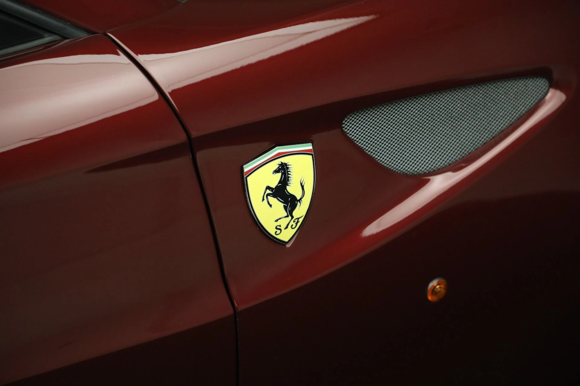 mph025_1074906767_Used_2012_Ferrari_FF_1765920429_73da0c7983