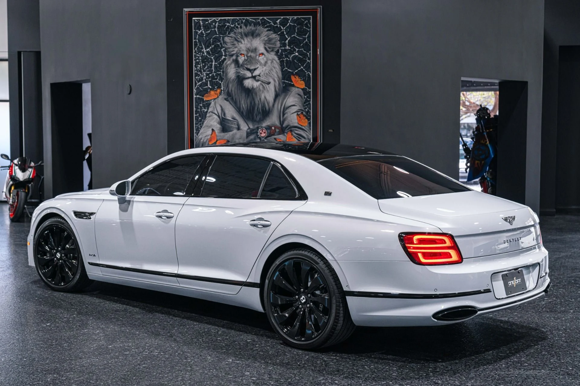 mph025_1079669419_Used_2020_Bentley_Flying_Spur_W12_First_Edition_in_Ice_White_w_342_K_MSRP_Mulliner_Driving_Spec_1759443355_b4b3151067
