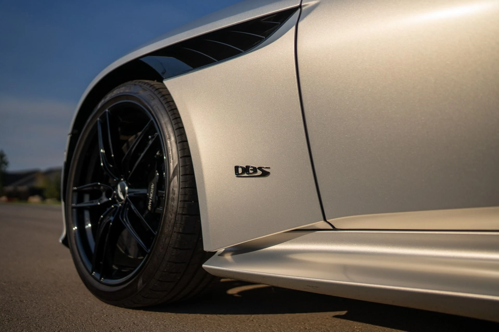 mph025_1082427314_Used_2020_Aston_Martin_DBS_Superleggera_1782927184_05ea06965f