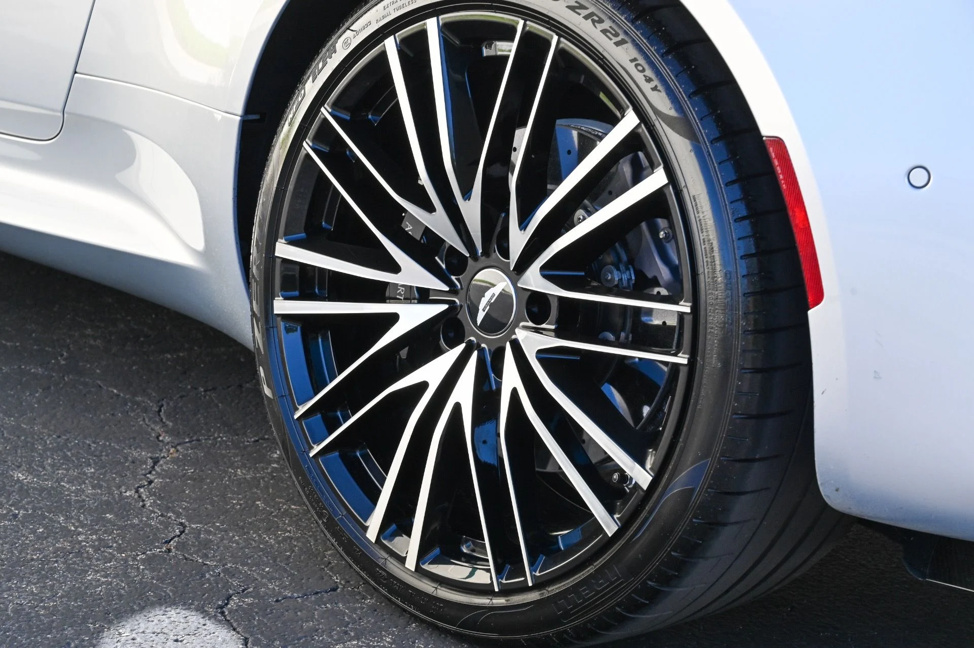 mph025_1096020109_Used_2020_Aston_Martin_DBS_Superleggera_1708981970_355495c3f3