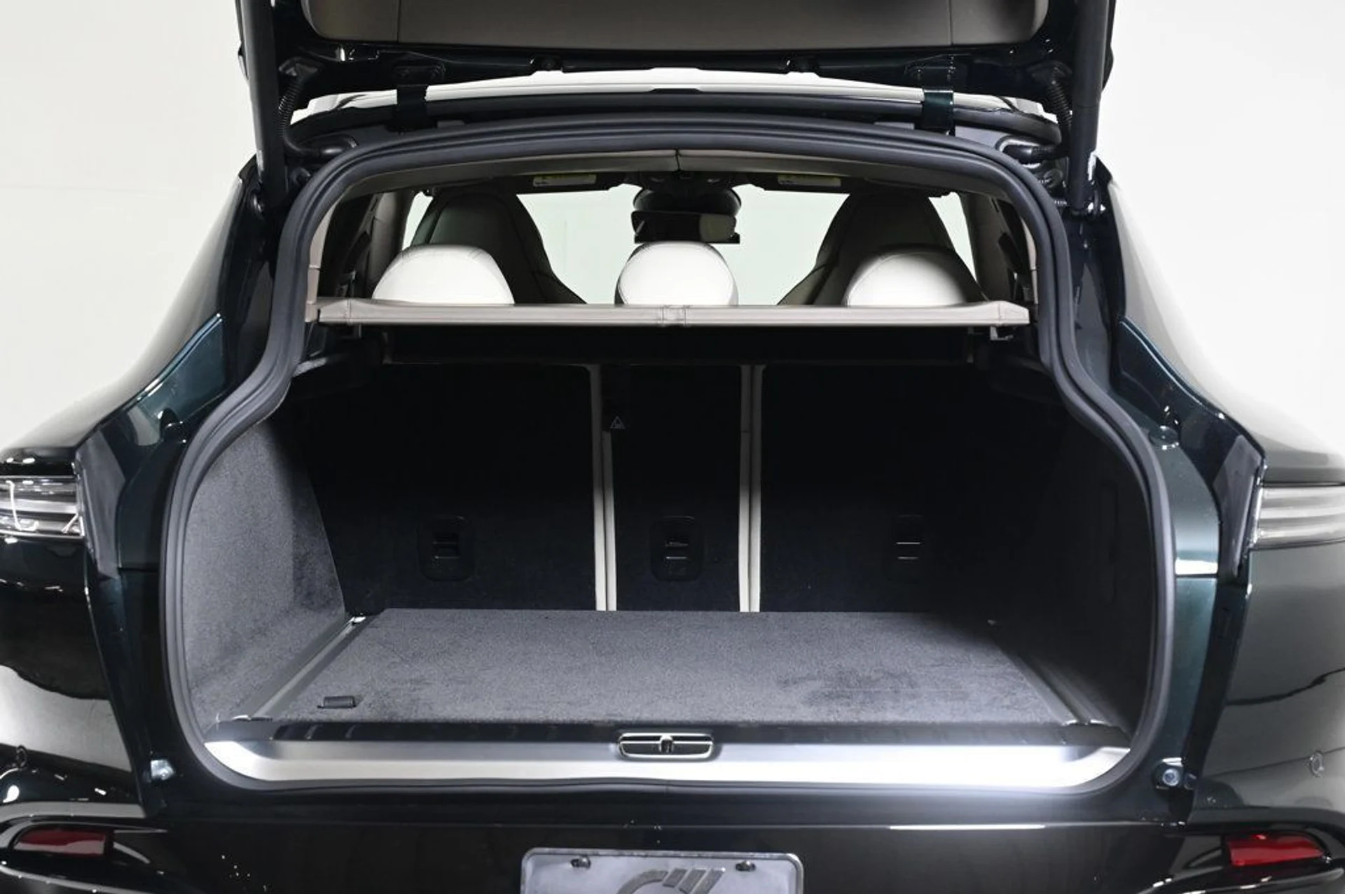 mph025_1119541006_new_2026_aston_martin_dbx_707awd_11350_22961109_25_1024_971233936e