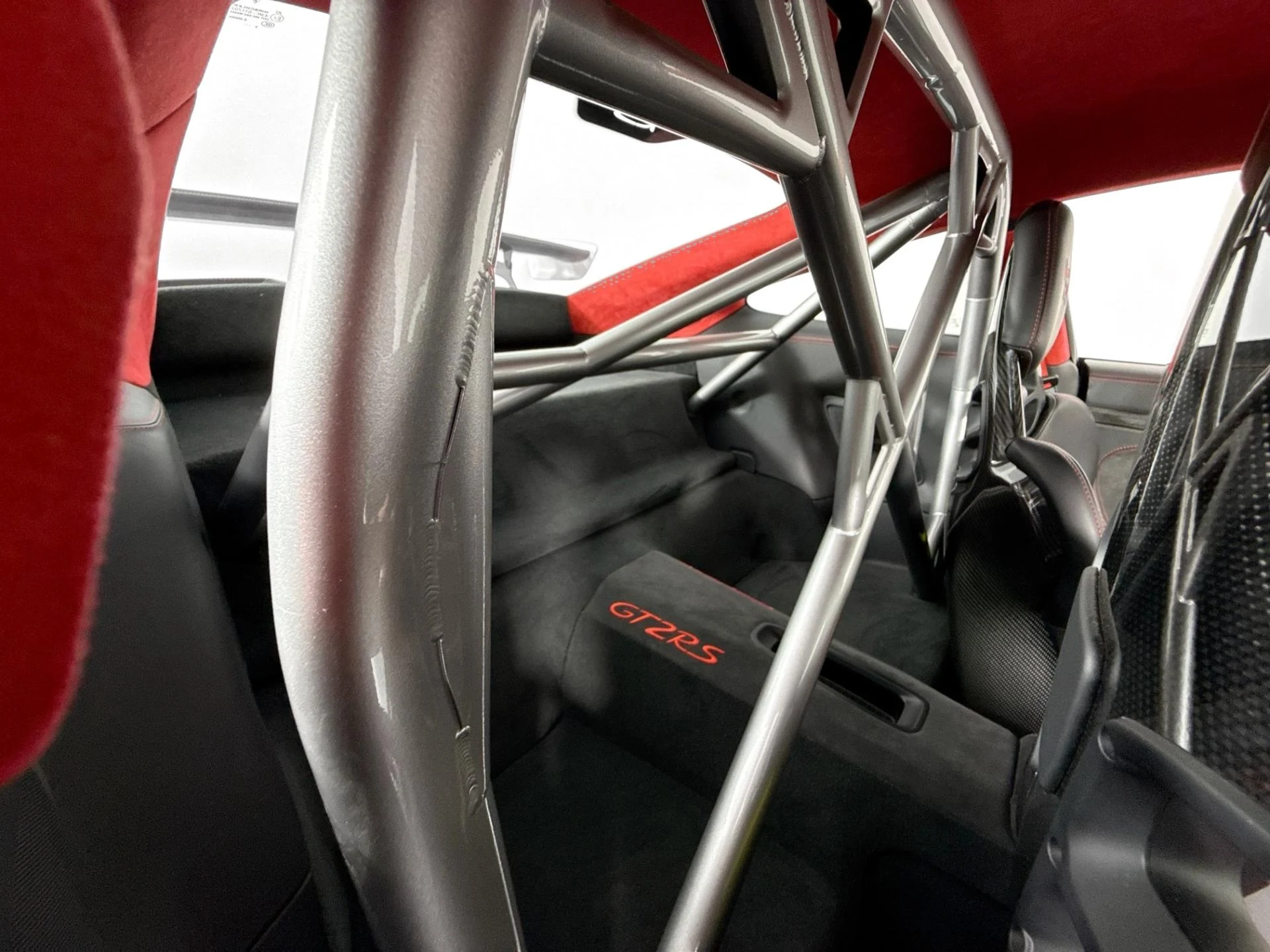 mph025_1121691674_Used_2018_Porsche_911_GT_2_RS_1784762979_14c1ed920f