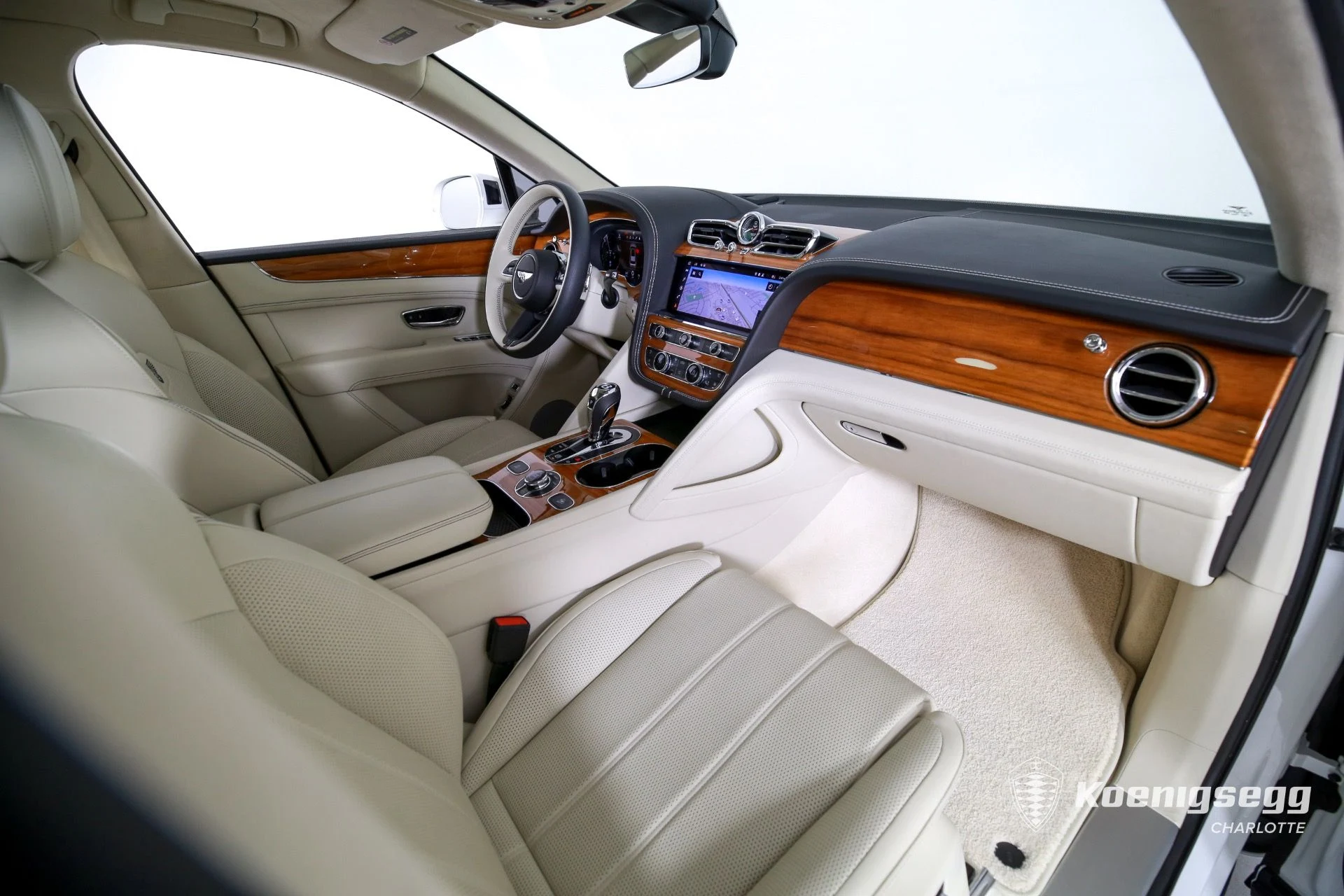 mph025_1123209649_Used_2023_Bentley_Bentayga_Hybrid_1760985662_1d8f6cc68f