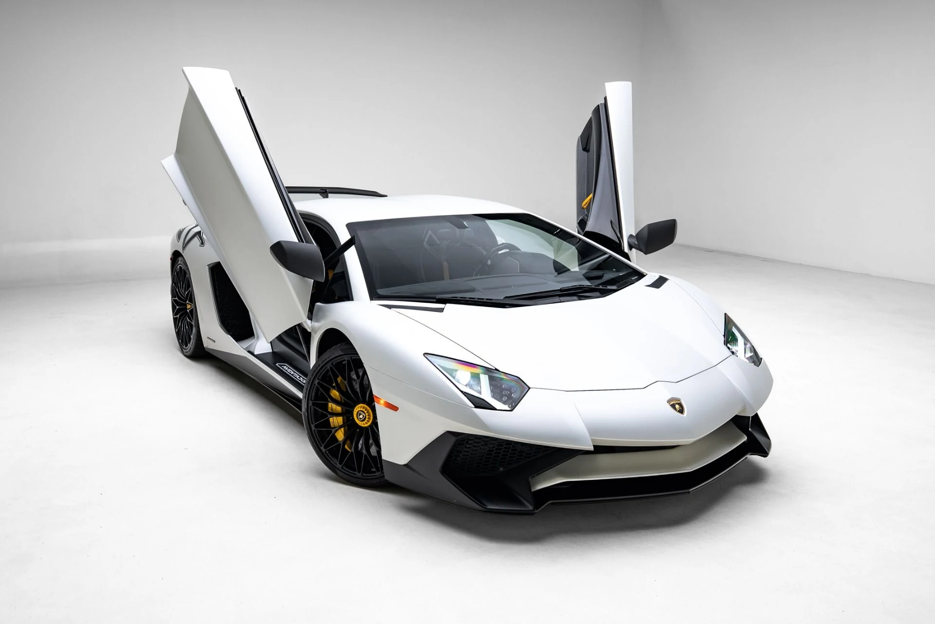 mph025_1125345048_Used_2016_Lamborghini_Aventador_SV_1775078140_6ac504b1e0