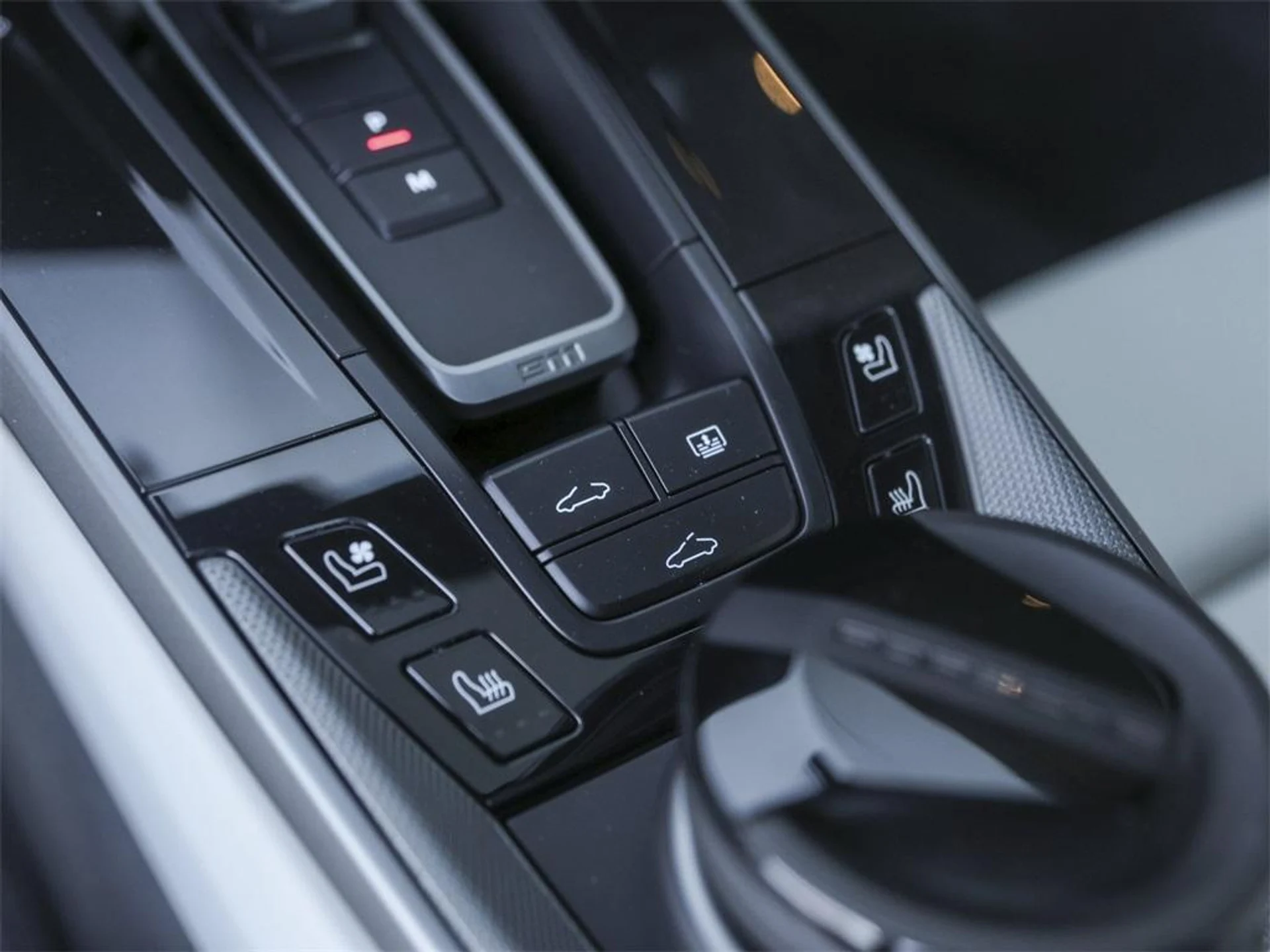 mph025_1130076268_J407y_P0_DV_hw_ms_BOD_6_Gomia_Mps_d664a0ca95