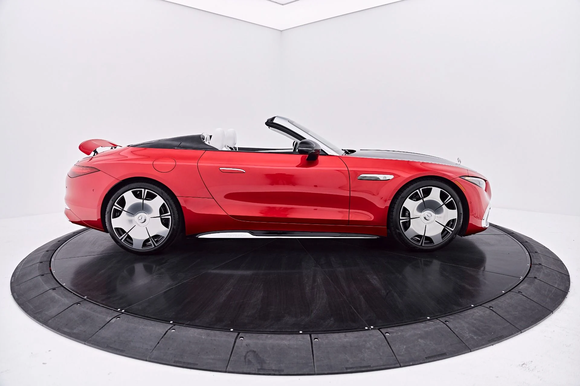 mph025_1137017529_Used_2026_Mercedes_Benz_SL_Class_Maybach_SL_680_1786583654_300c313ec9