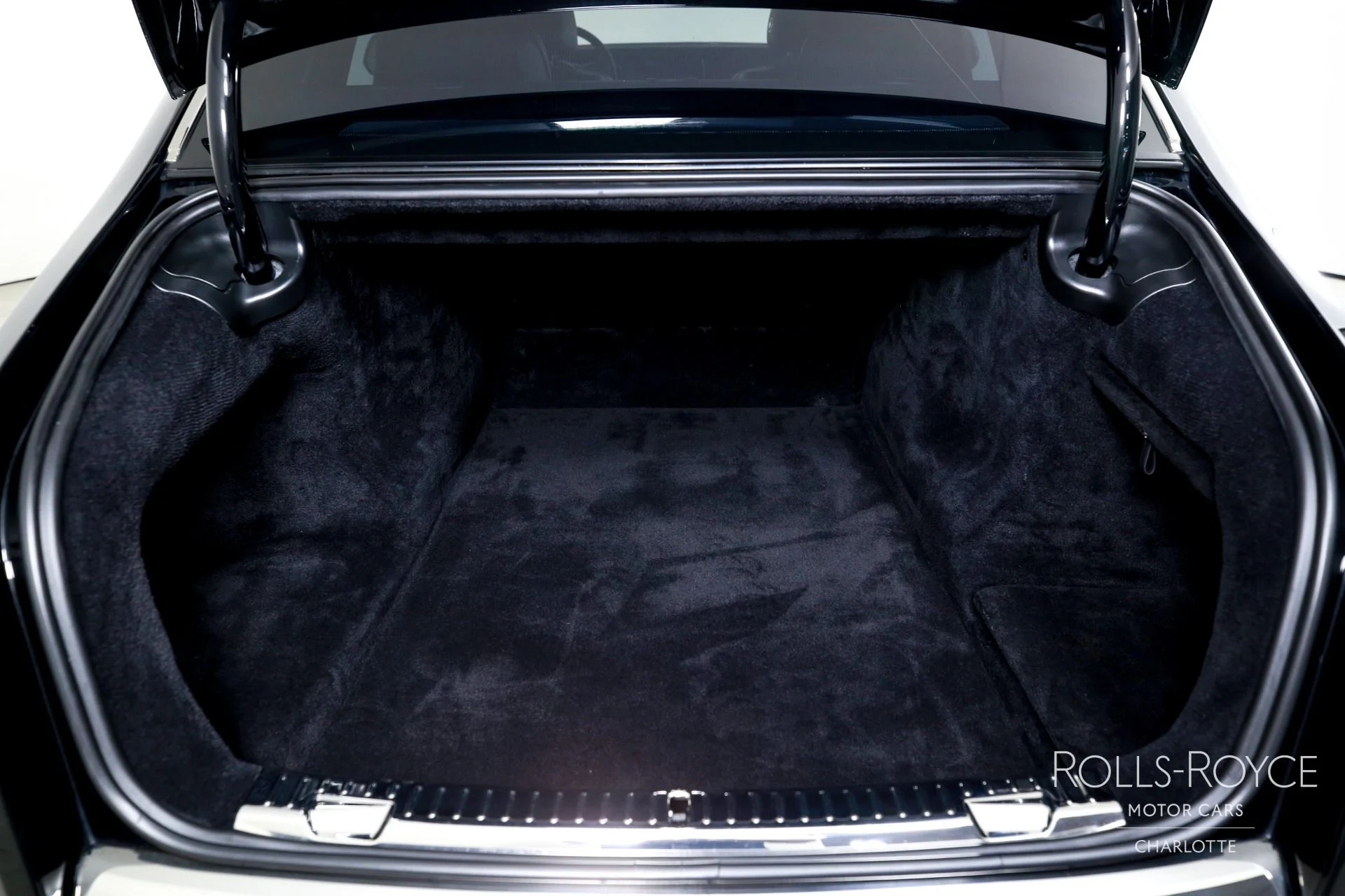 mph025_1139801372_Used_2020_Rolls_Royce_Phantom_1781192797_ea18f8bb1d
