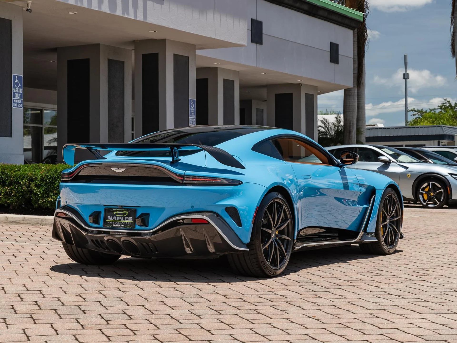 mph025_1140601358_Used_2023_Aston_Martin_Vantage_V12_1780952616_eaac0b22f9