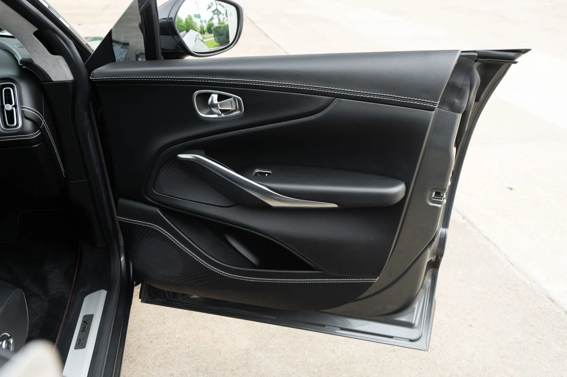 mph025_1142098070_Used_2021_Aston_Martin_DBX_1777485060_2dabd1cfc0