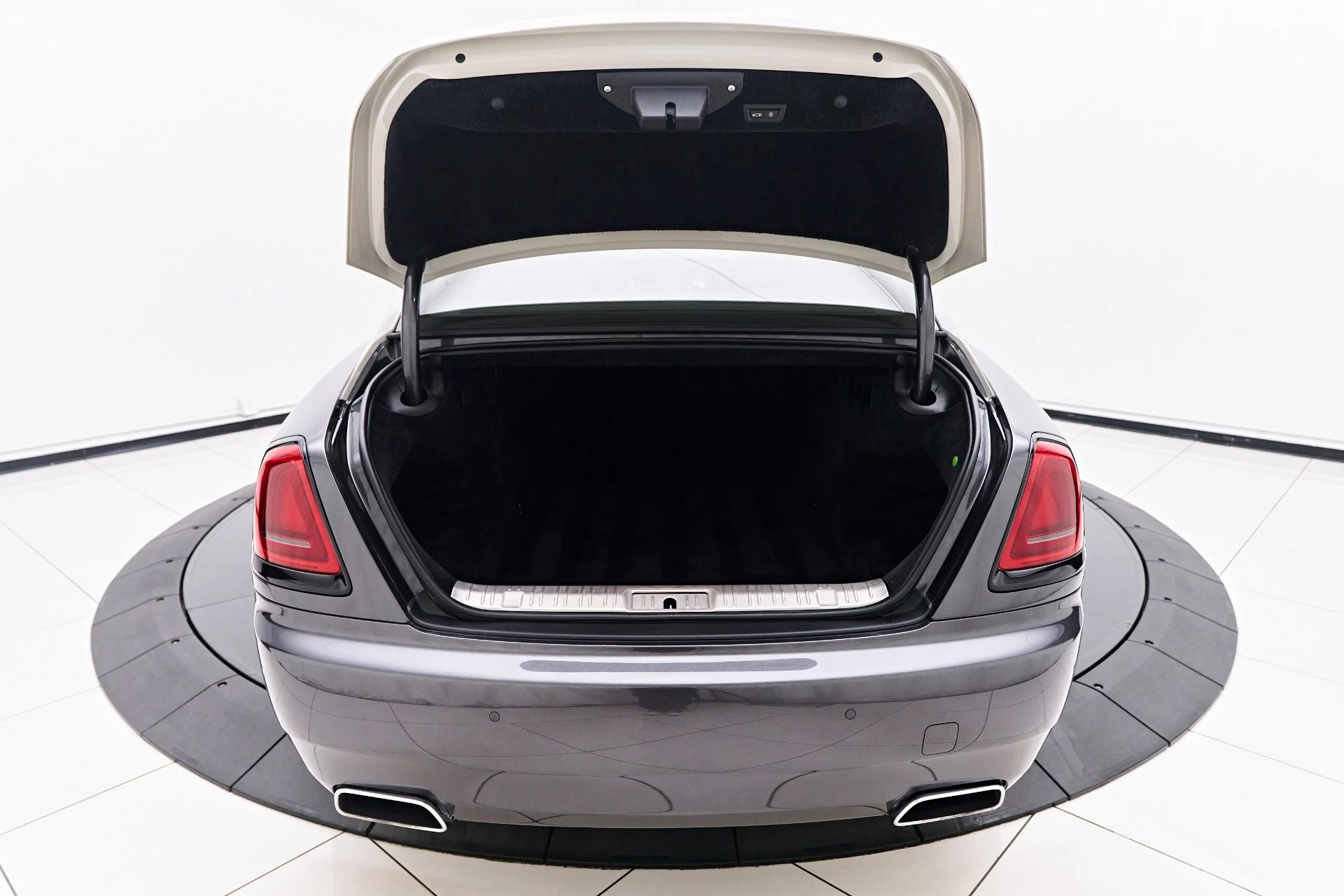 mph025_1143439028_Used_2020_Rolls_Royce_Wraith_Base_1747089109_bc0ef24391