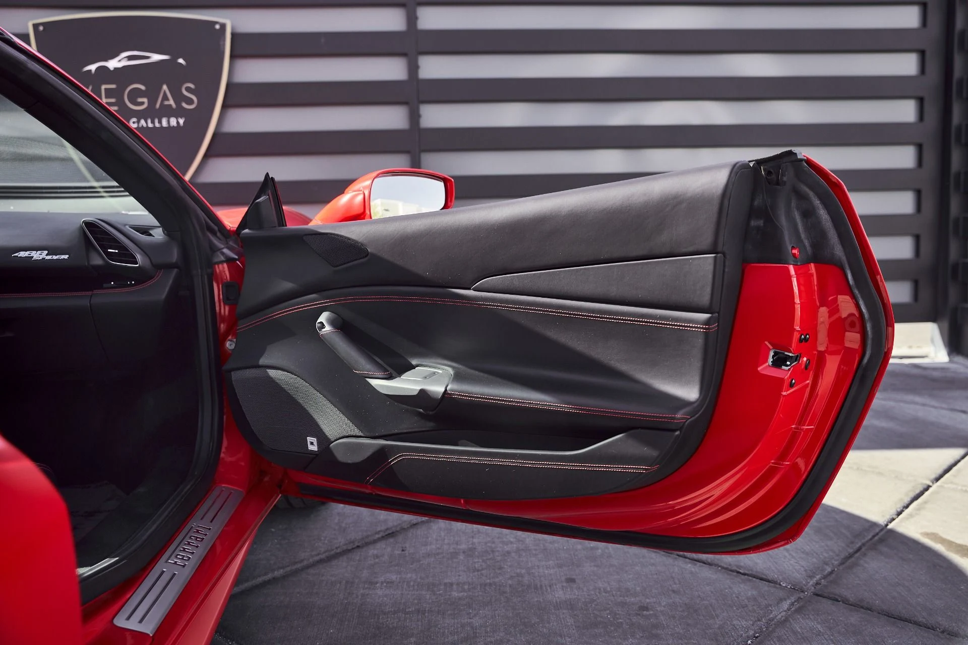 mph025_1146652866_Used_2019_Ferrari_488_Spider_Base_1766024922_c26c0edfd3