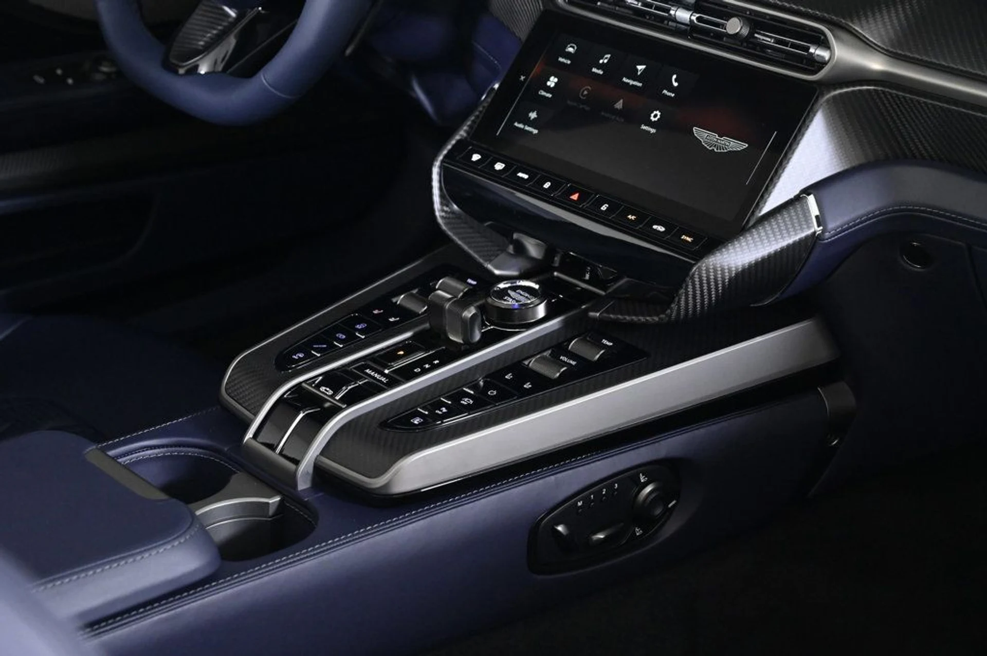 mph025_1147152300_new_2026_aston_martin_vanquish_volante_11350_22980293_26_1024_e871d74fd9