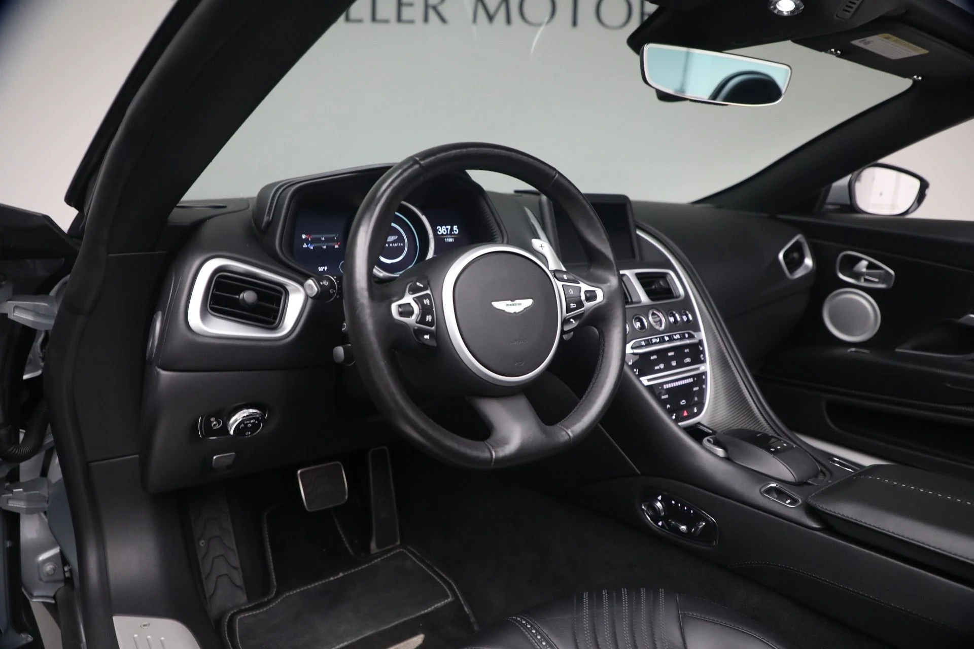 mph025_1149260367_Used_2019_Aston_Martin_DB_11_Volante_1781362325_8b48a4f266
