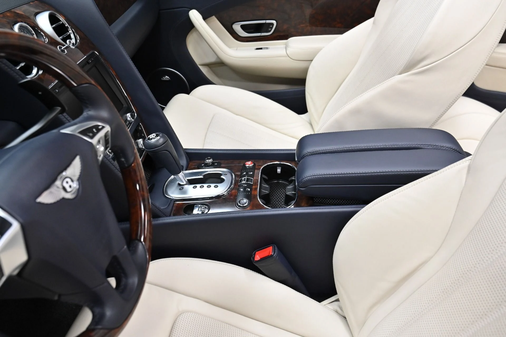 mph025_1149757716_Used_2014_Bentley_Continental_GTC_1751561672_de4b460d6d