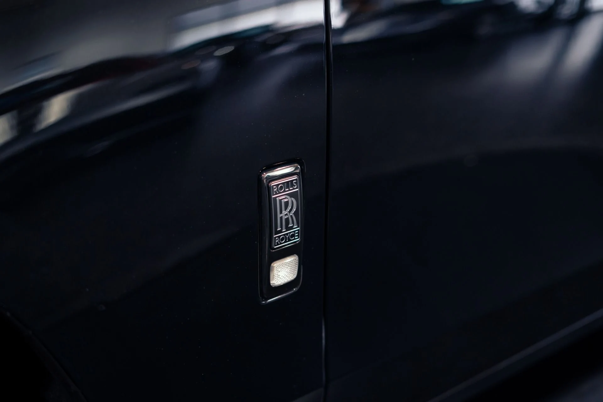 mph025_1153886403_Used_2023_Rolls_Royce_Black_Badge_Ghost_Commissioned_Turchese_Interior_Huge_Sticker_1781111674_a5d27e5fd7