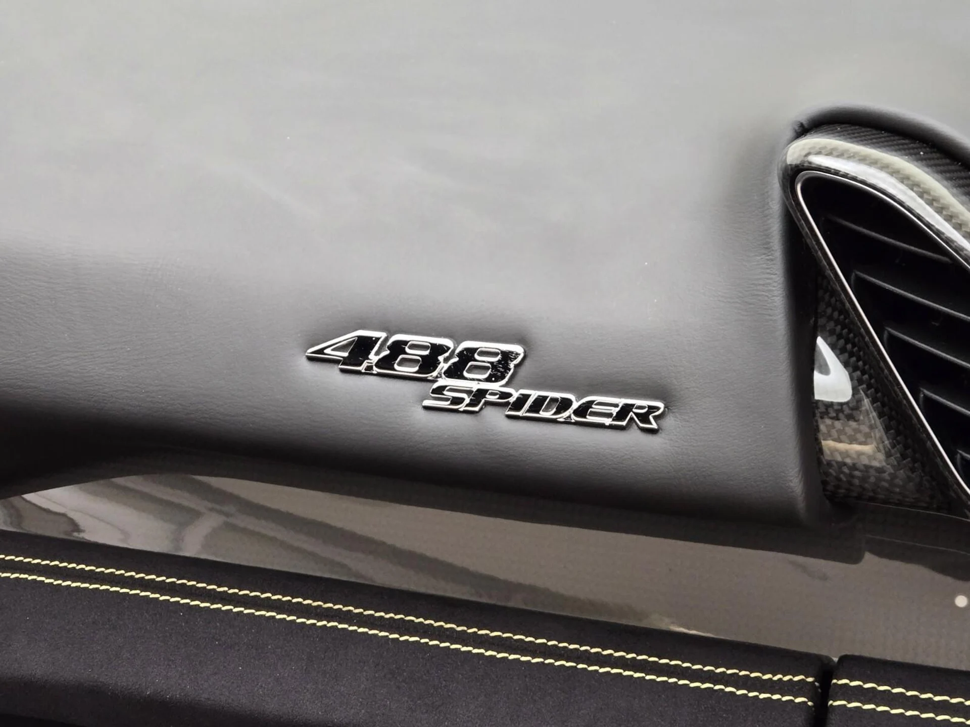 mph025_11558348_Used_2017_Ferrari_488_Spider_1755156515_72e384420e
