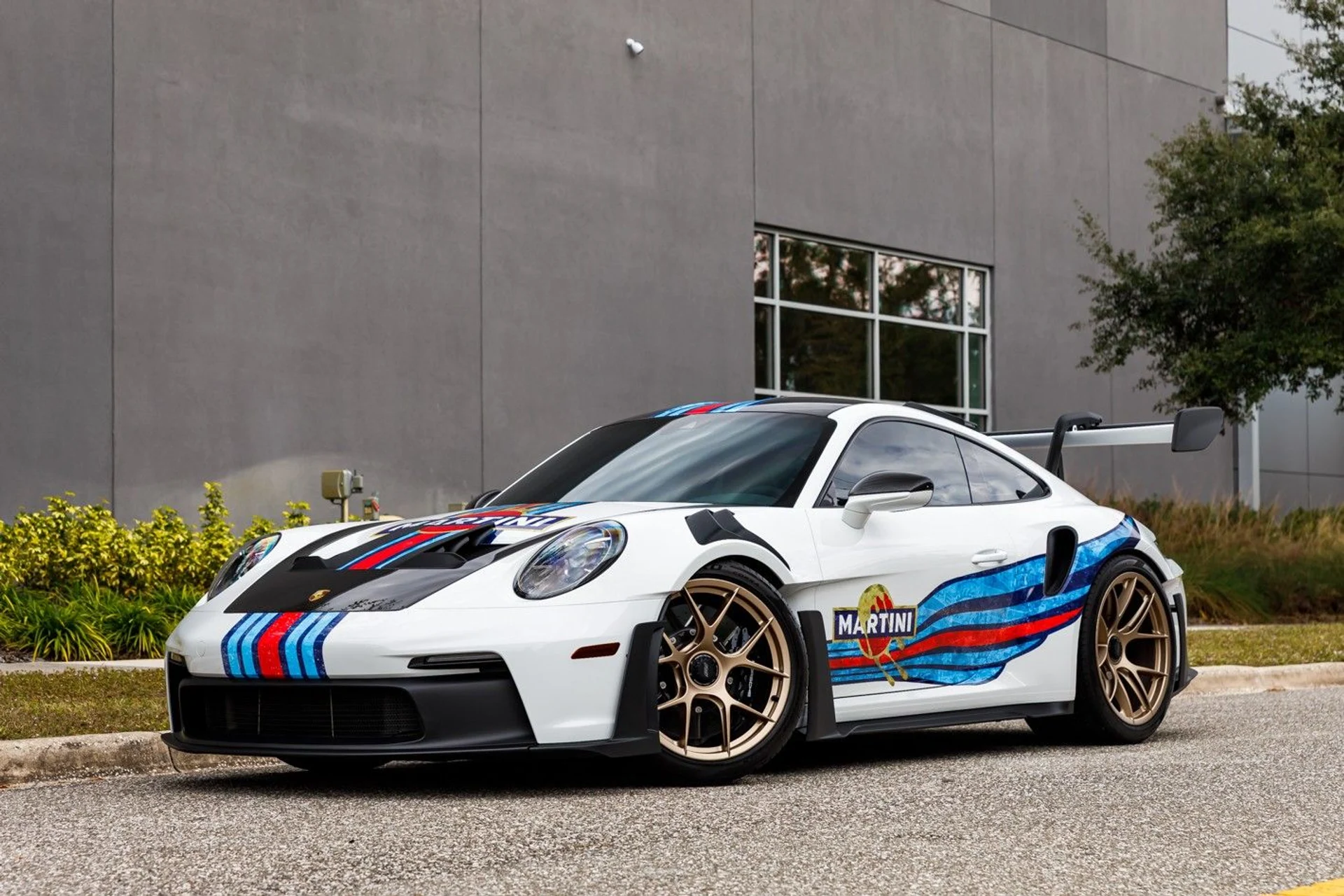 mph025_1159999352_645_p28_l_a51a788048