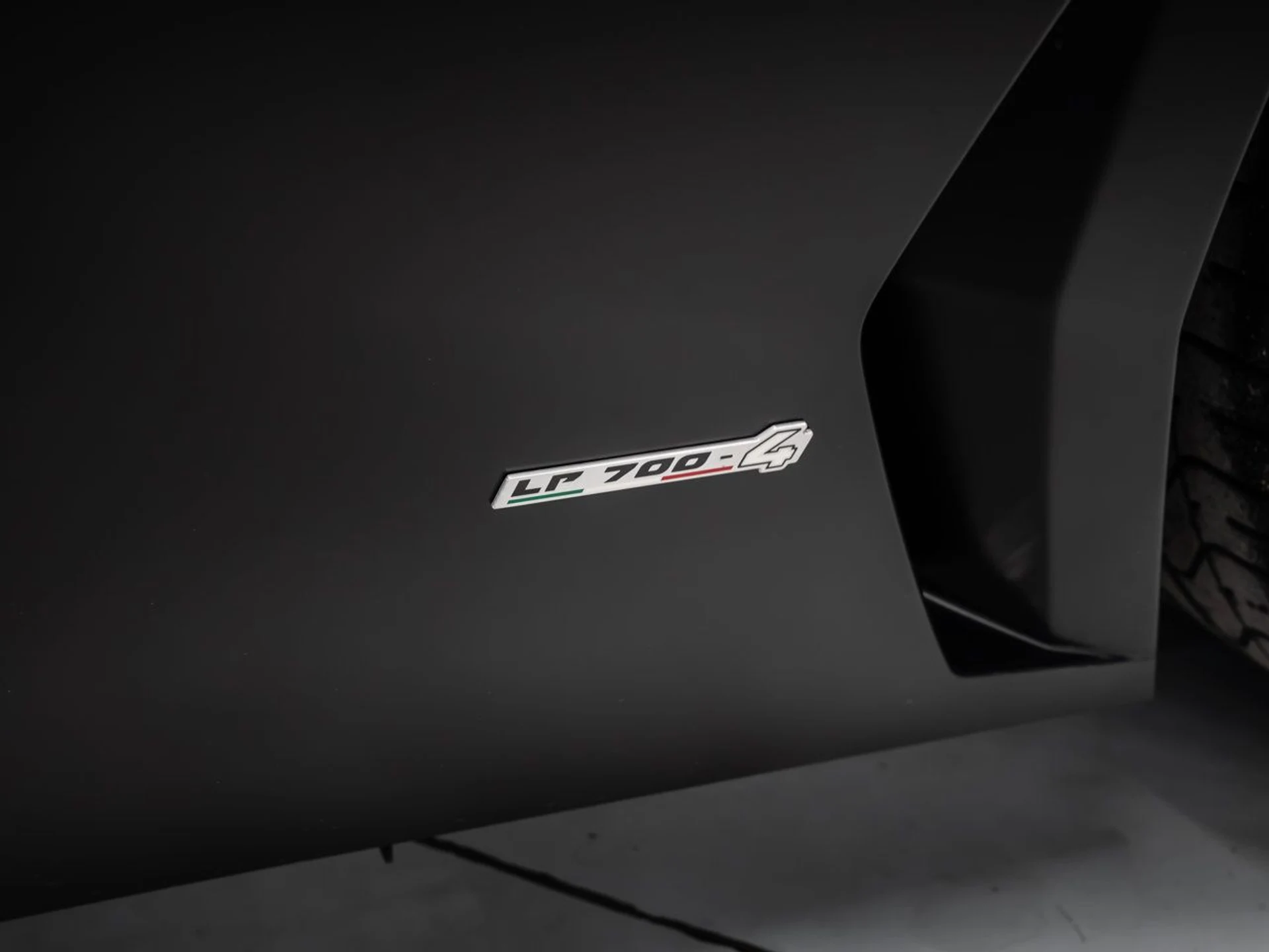 mph025_1170449589_lamborghini_aventador_2017_8216fbe312