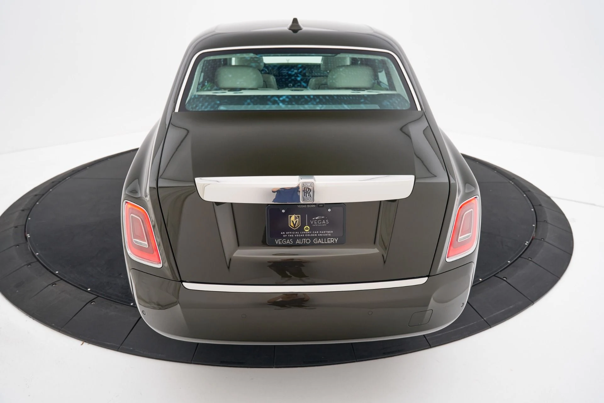mph025_1173609895_Used_2026_Rolls_Royce_Phantom_Base_1792615173_d87d6cf64e