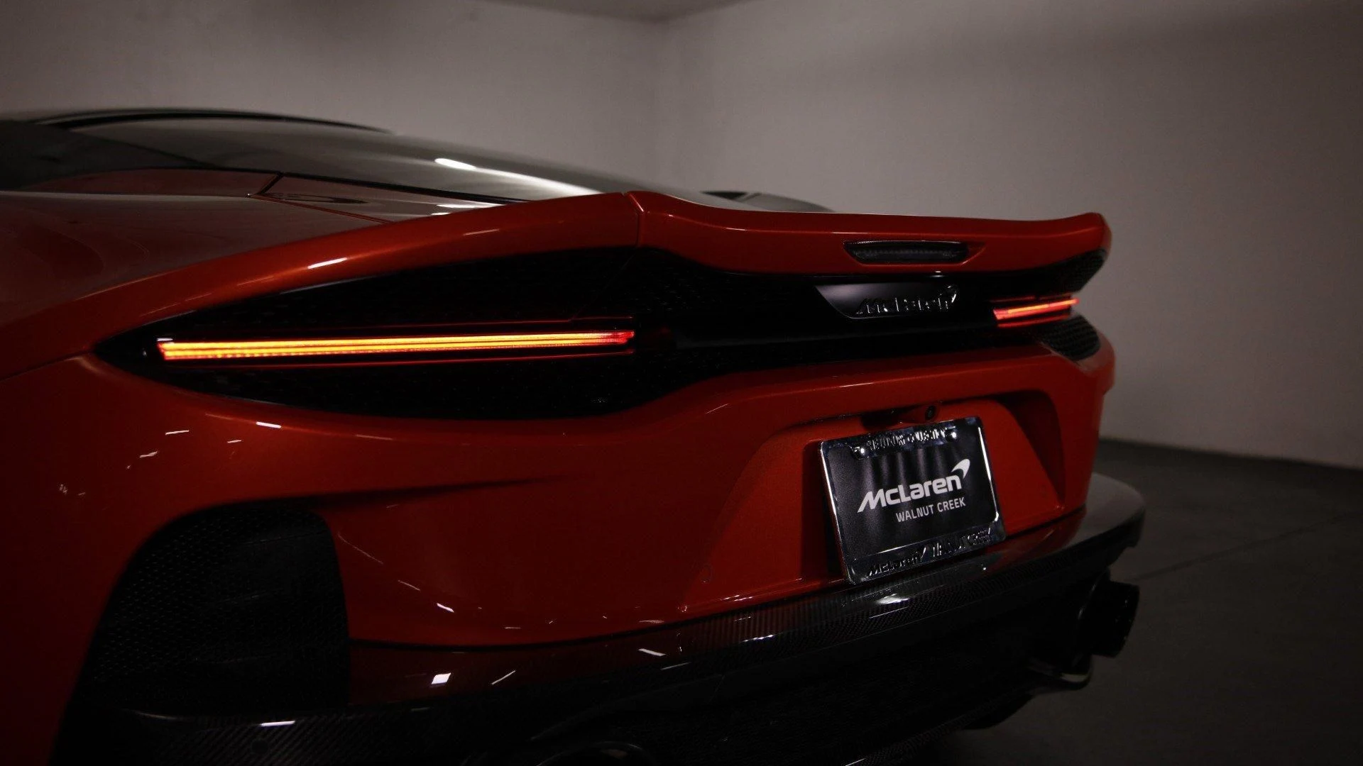 mph025_1190319498_Used_2023_Mc_Laren_GT_1698837831_7d137bbedf