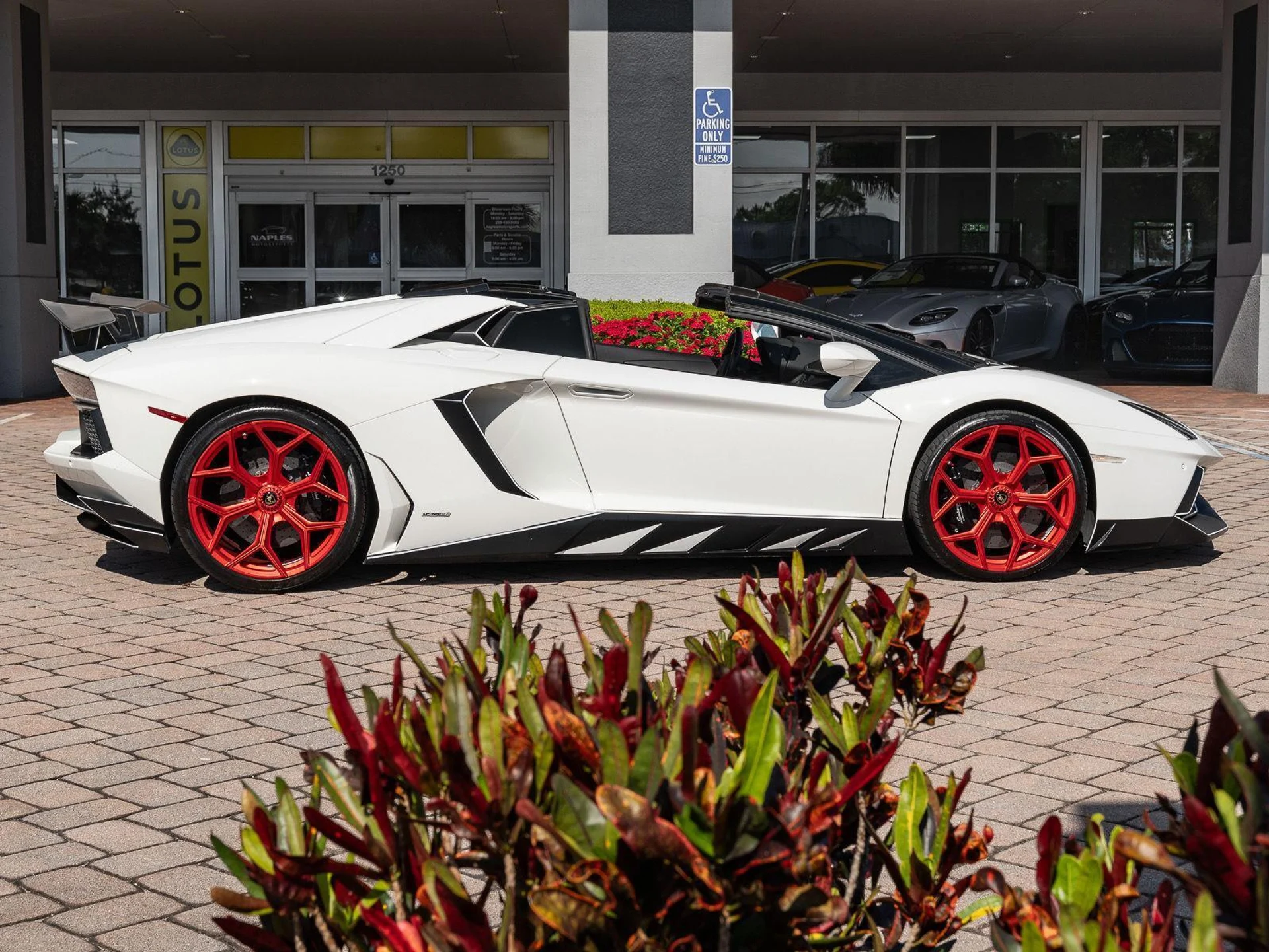 mph025_1192041414_Used_2016_Lamborghini_Aventador_LP_700_4_1777082803_baf2ca230e