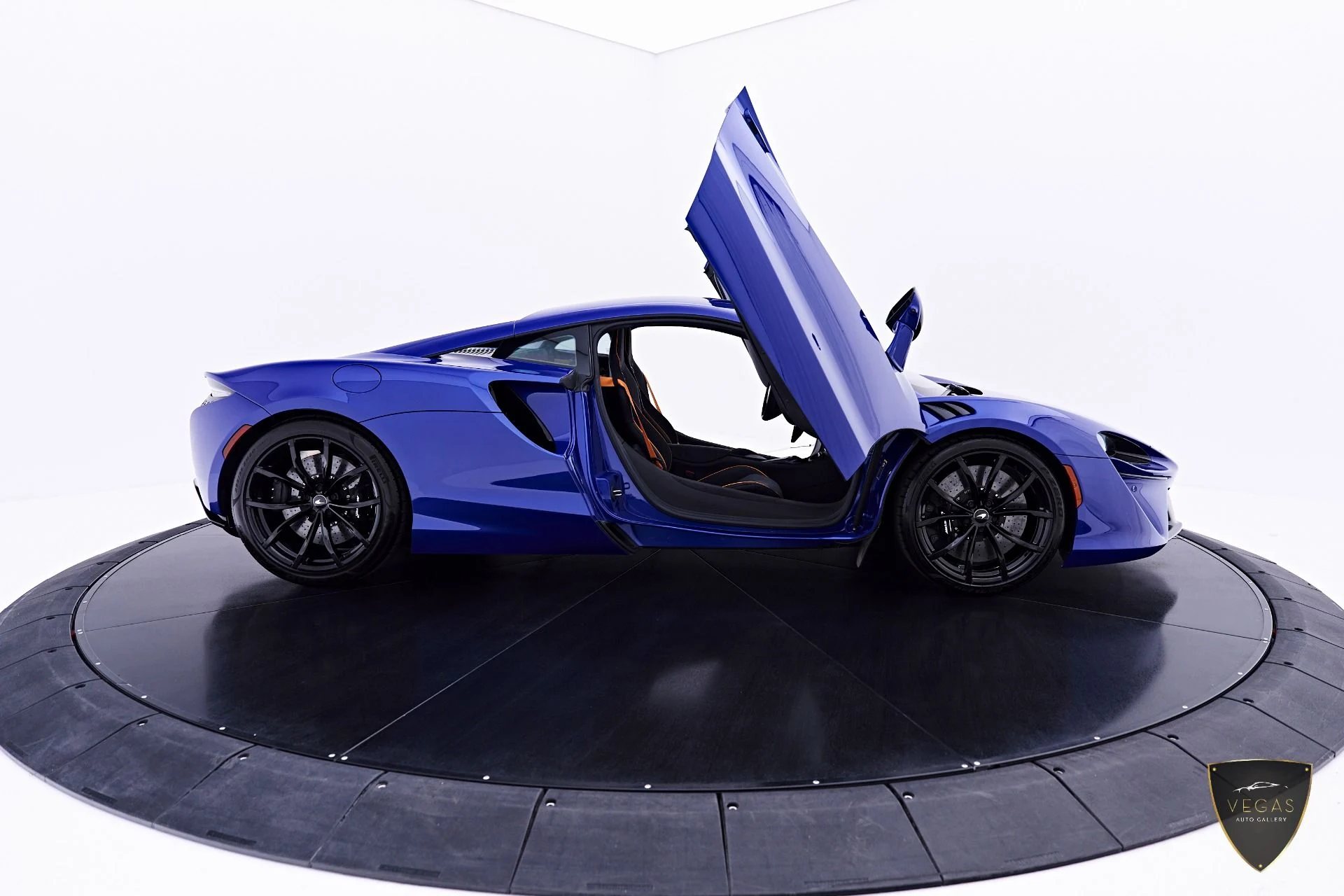 mph025_1192200480_Used_2025_Mc_Laren_Artura_Performance_1782521448_0e451d8e7e